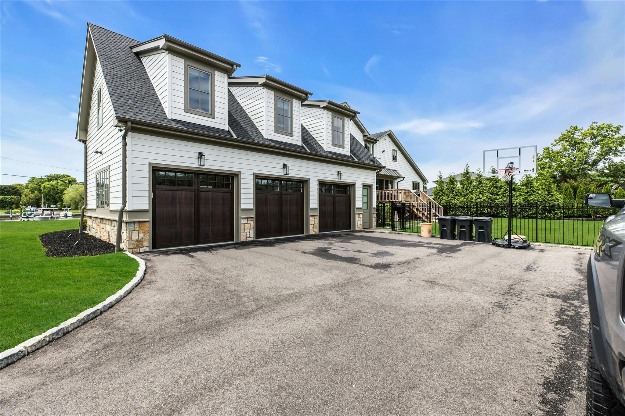 52 Concourse E, Brightwaters, NY 11718