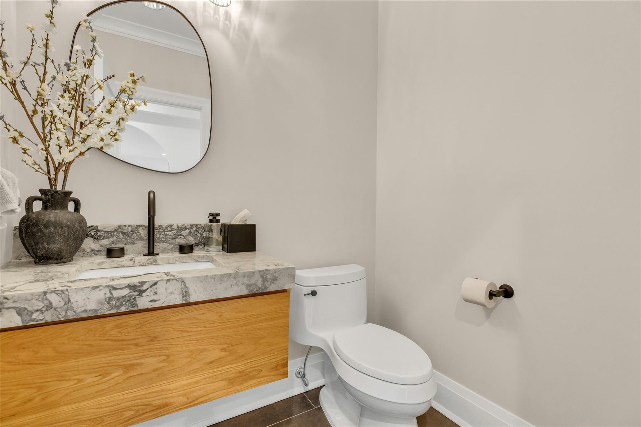 52 Concourse E, Brightwaters, NY 11718