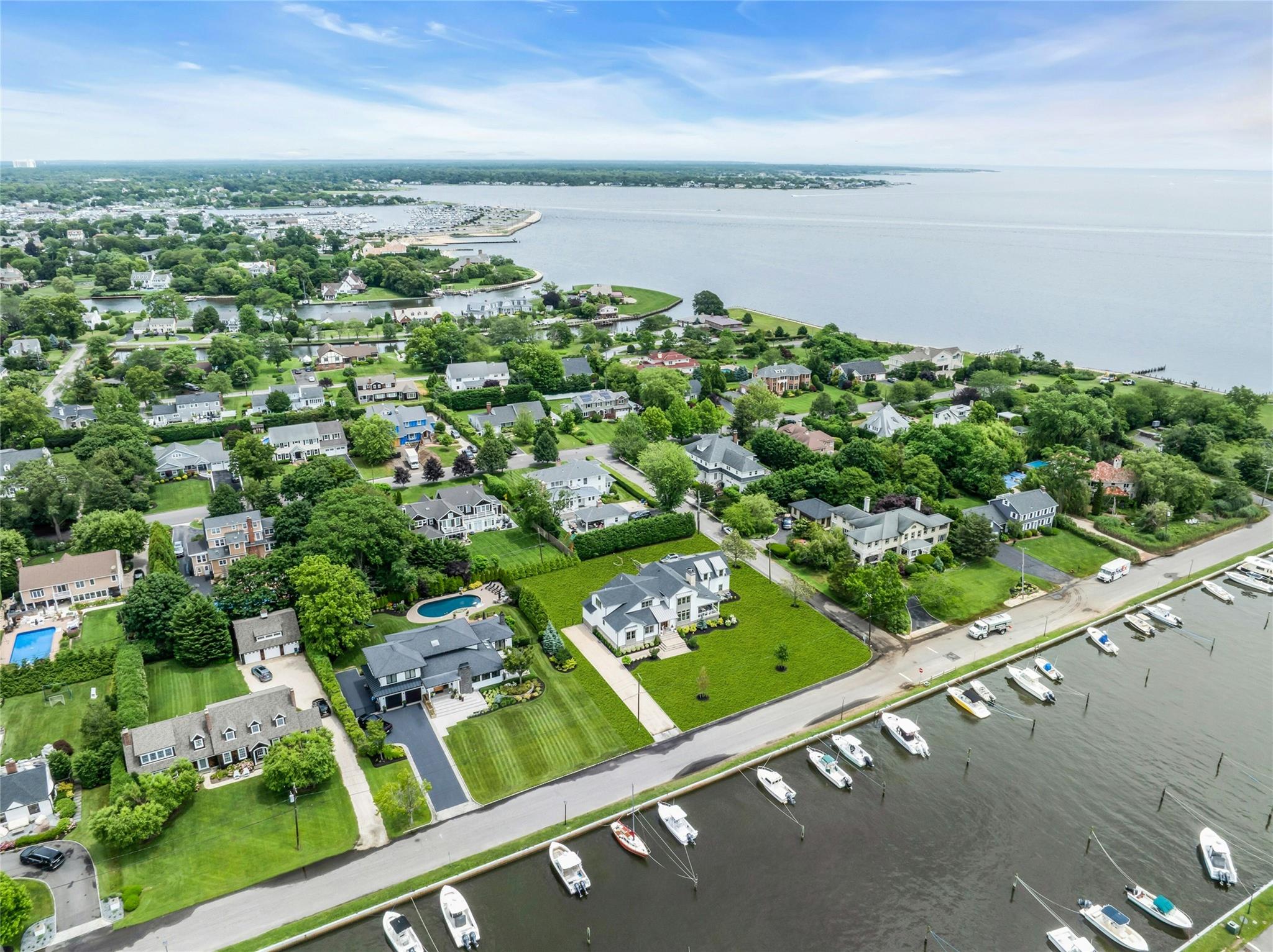 52 Concourse E, Brightwaters, NY 11718