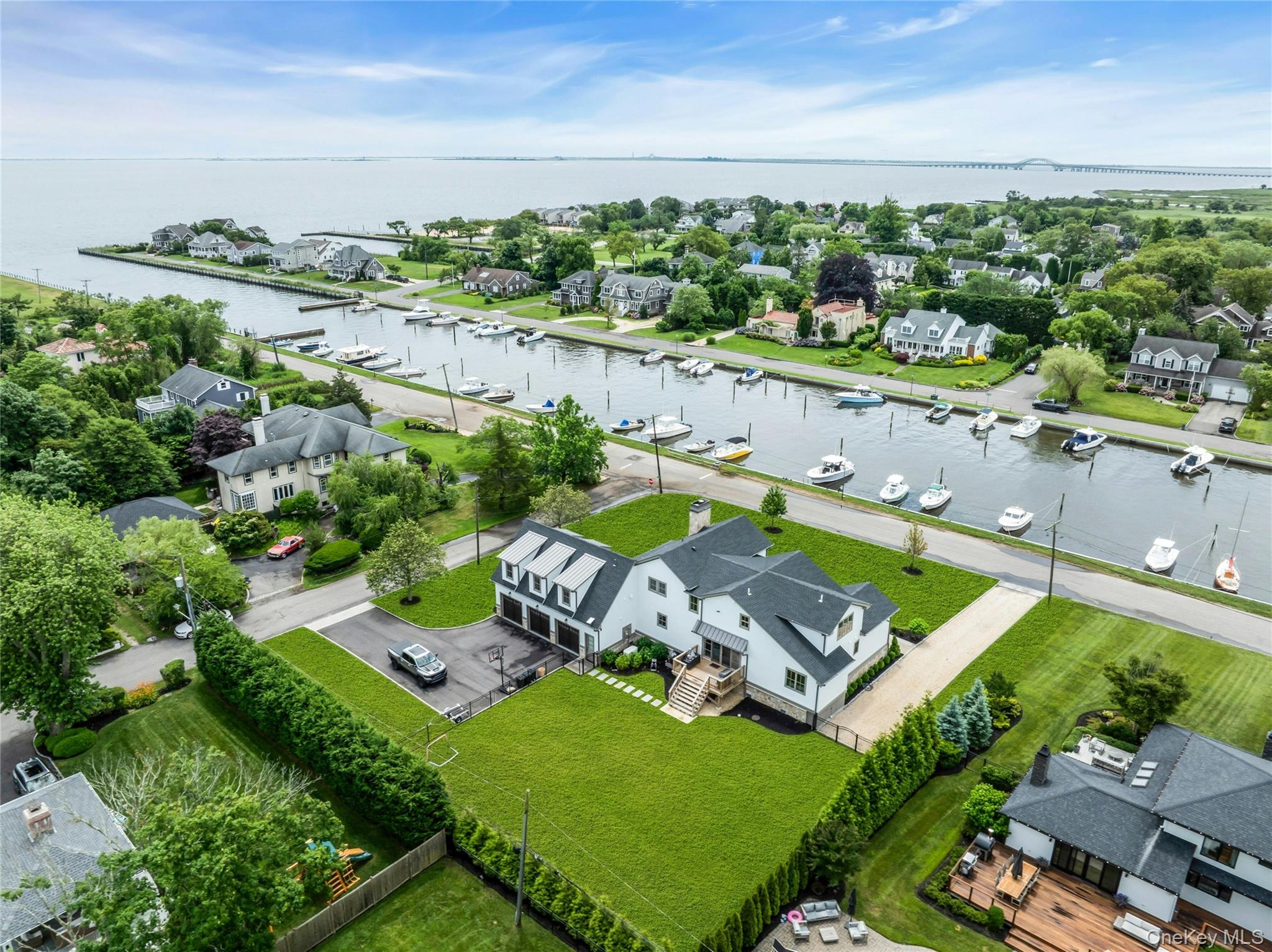 52 Concourse E, Brightwaters, NY 11718