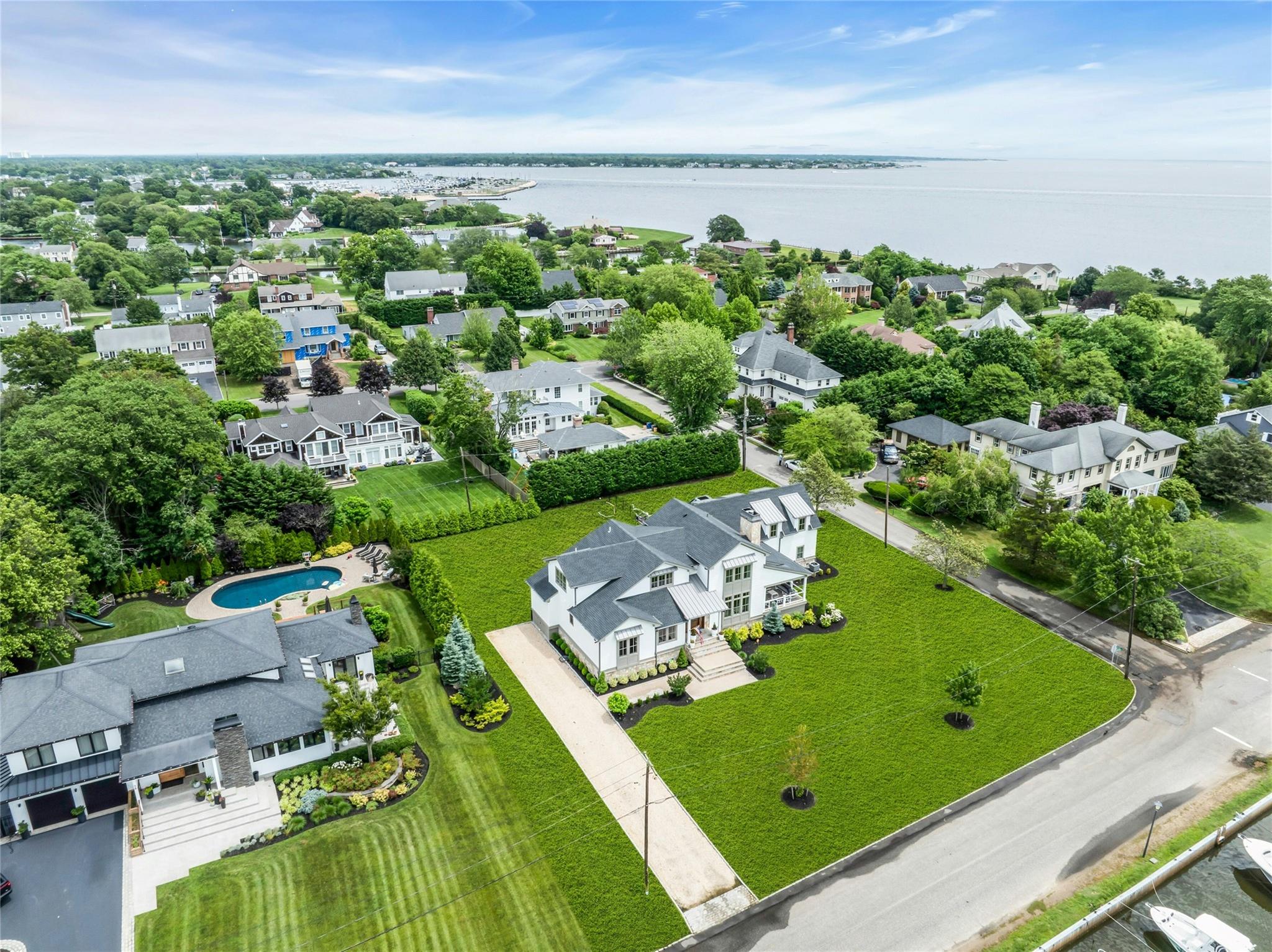 52 Concourse E, Brightwaters, NY 11718