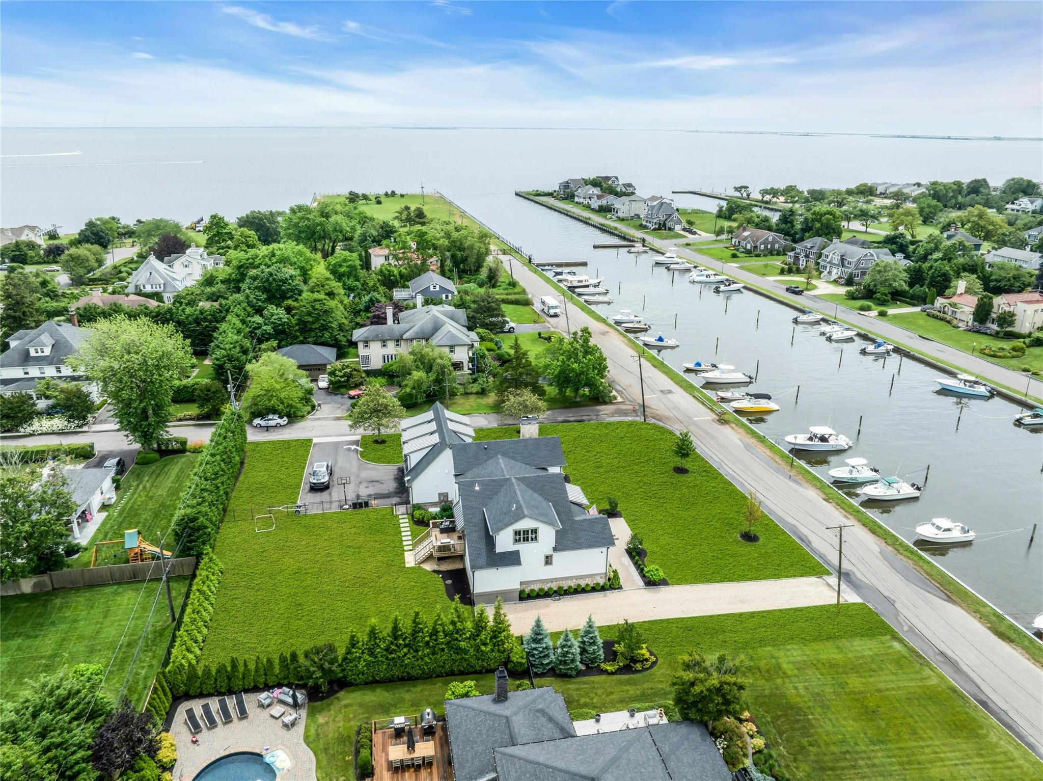 52 Concourse E, Brightwaters, NY 11718