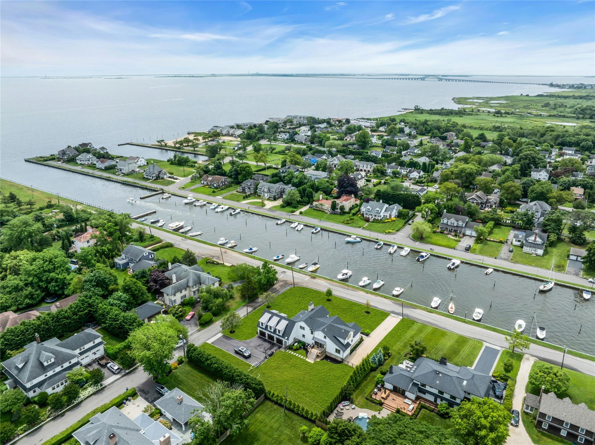 52 Concourse E, Brightwaters, NY 11718