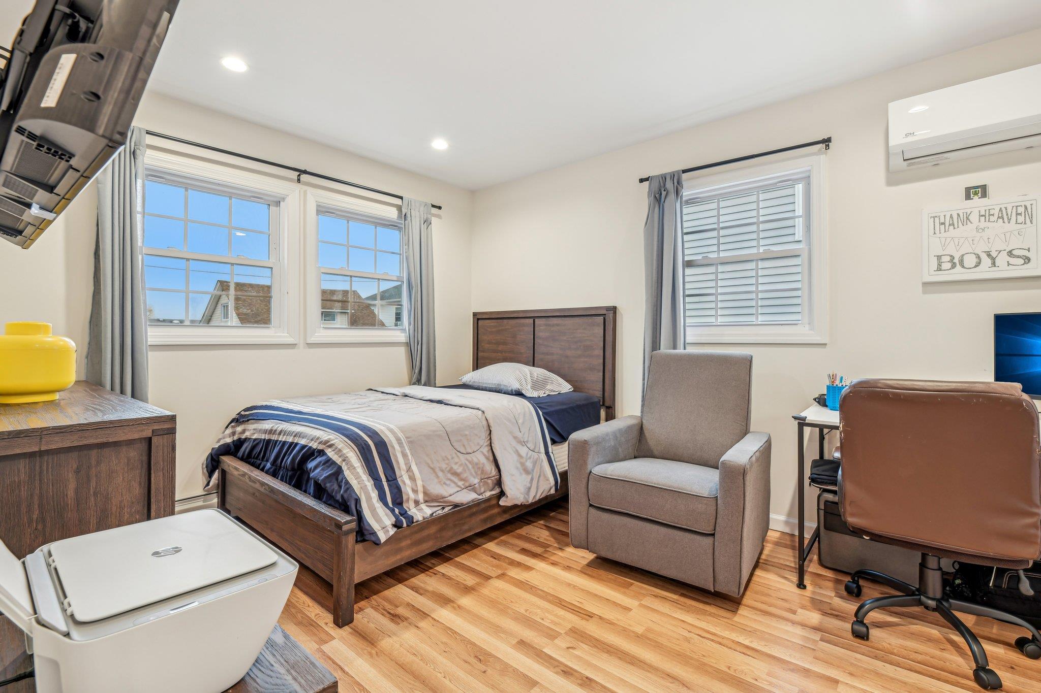 652 Arthur Street, Baldwin Harbor, NY 11510