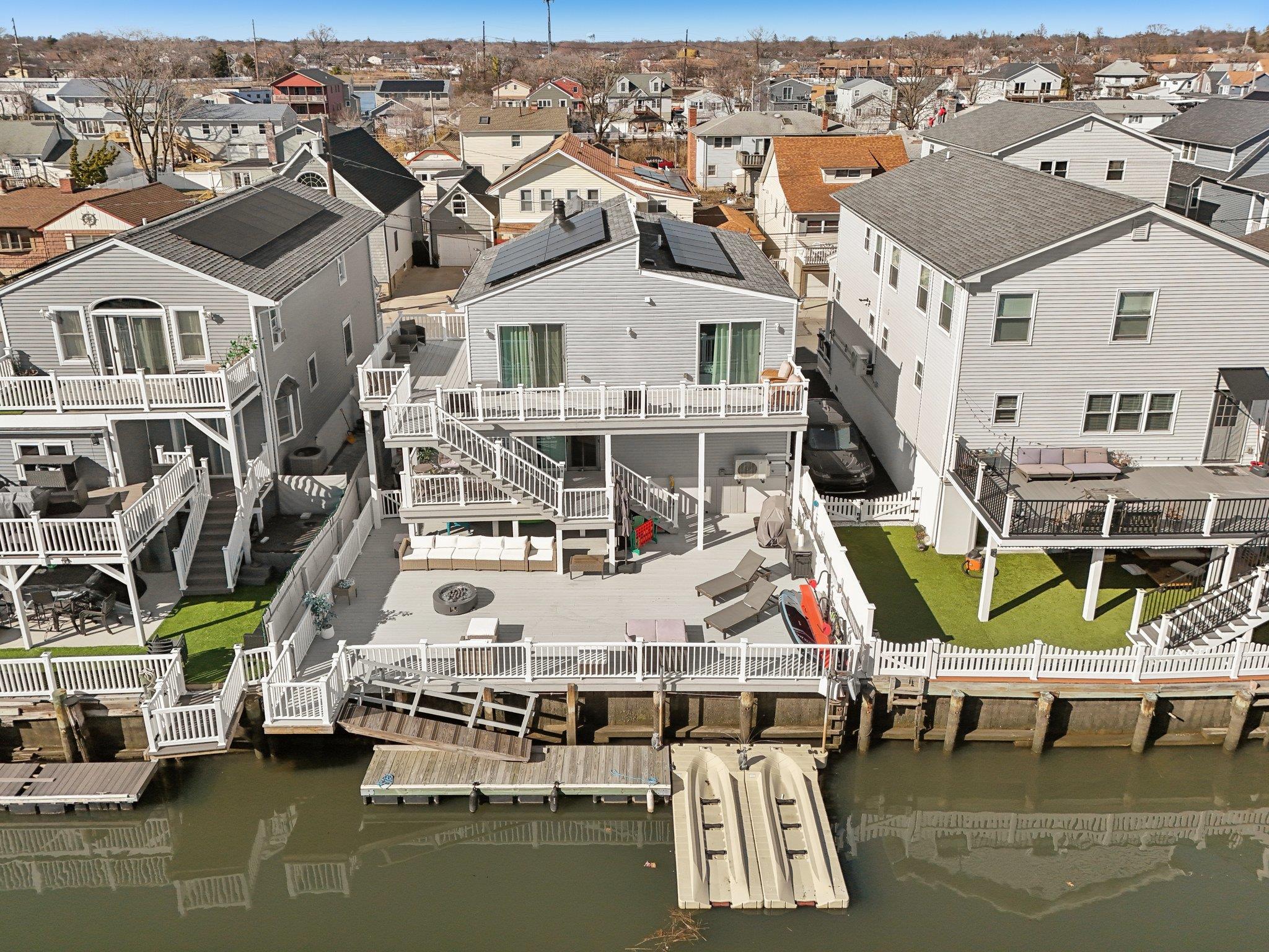 652 Arthur Street, Baldwin Harbor, NY 11510