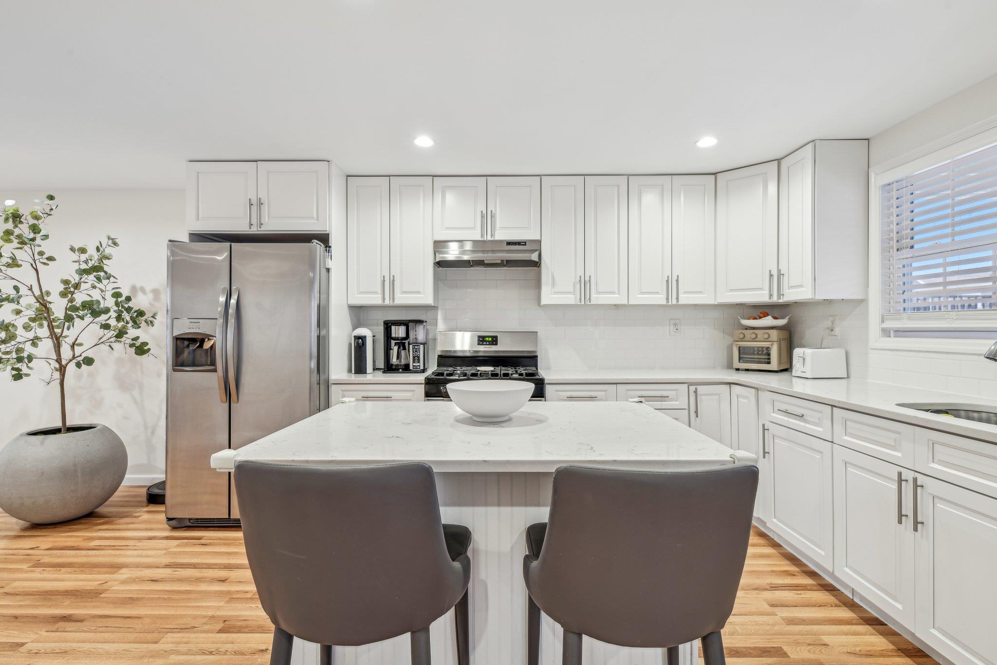 652 Arthur Street, Baldwin Harbor, NY 11510