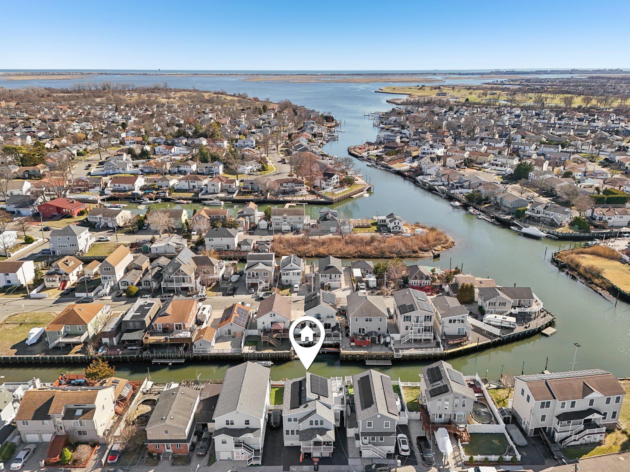 652 Arthur Street, Baldwin Harbor, NY 11510