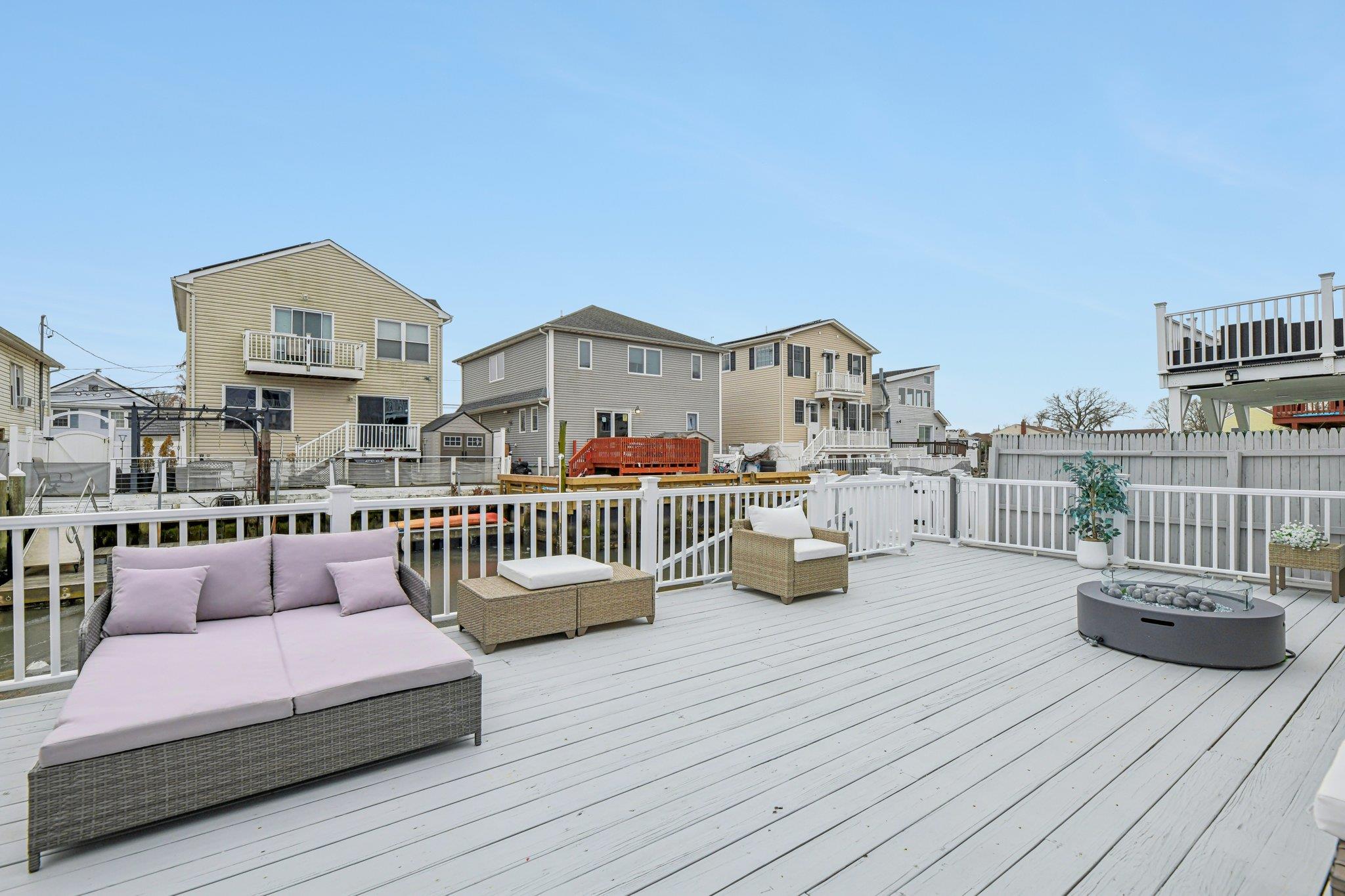 652 Arthur Street, Baldwin Harbor, NY 11510