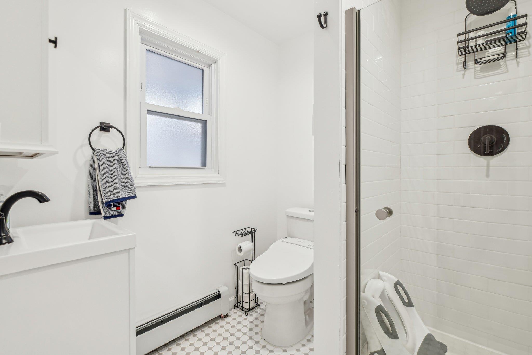 652 Arthur Street, Baldwin Harbor, NY 11510