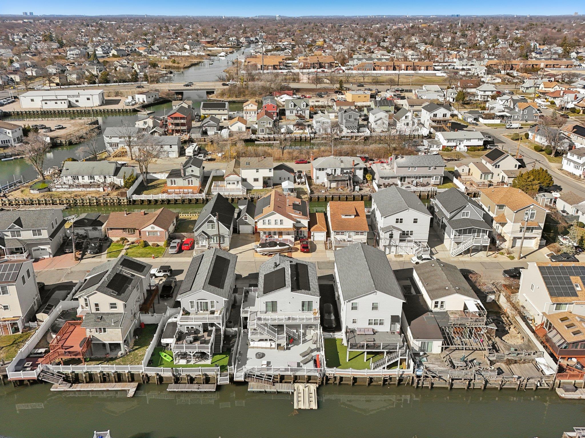 652 Arthur Street, Baldwin Harbor, NY 11510