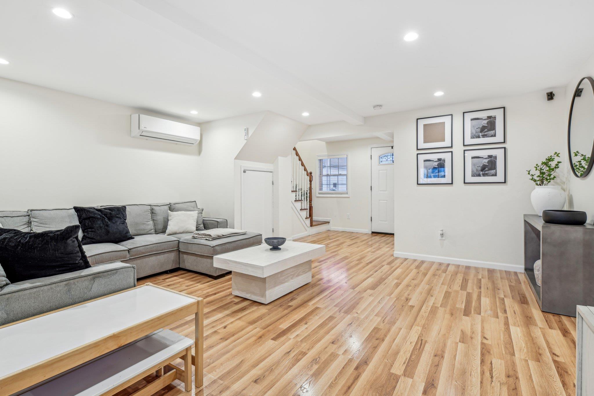 652 Arthur Street, Baldwin Harbor, NY 11510