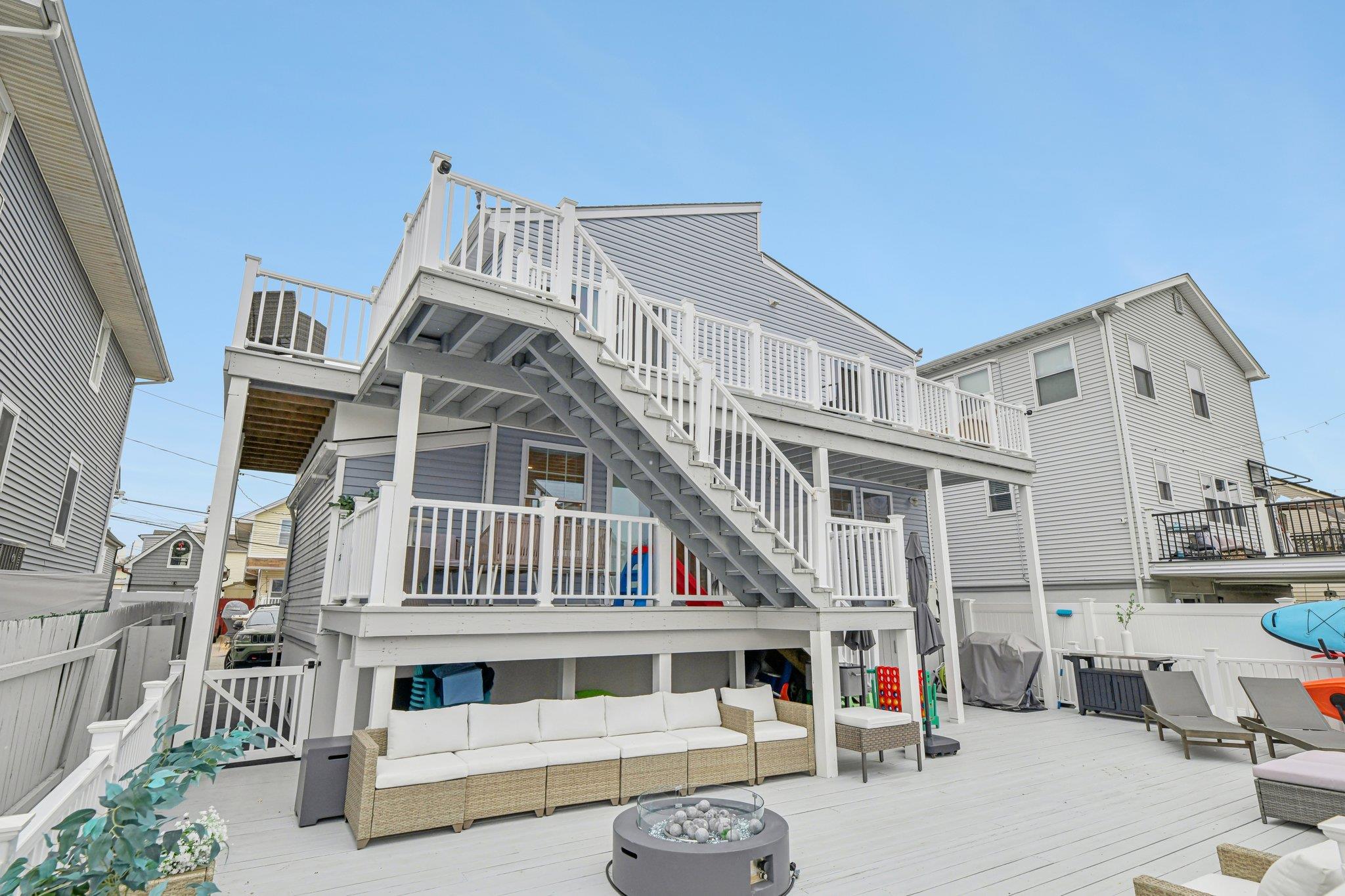 652 Arthur Street, Baldwin Harbor, NY 11510