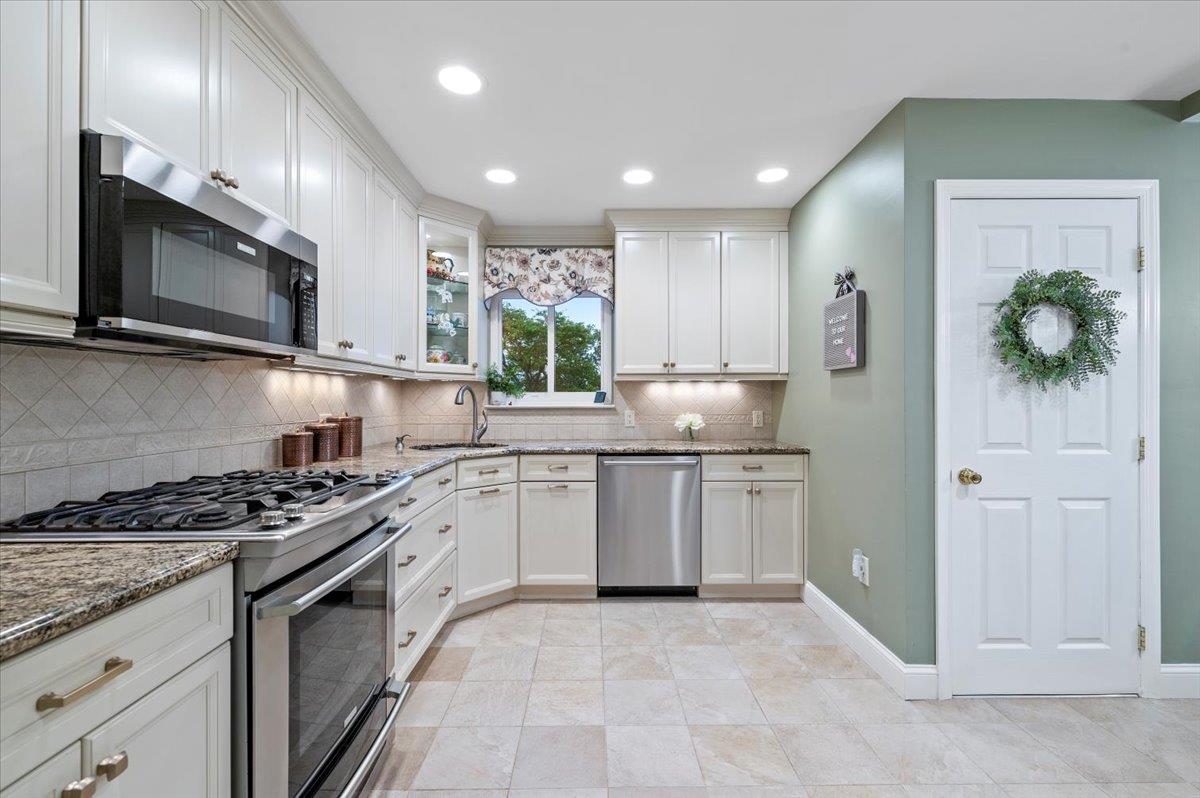 2575 Mariners Avenue, Wantagh, NY 11793