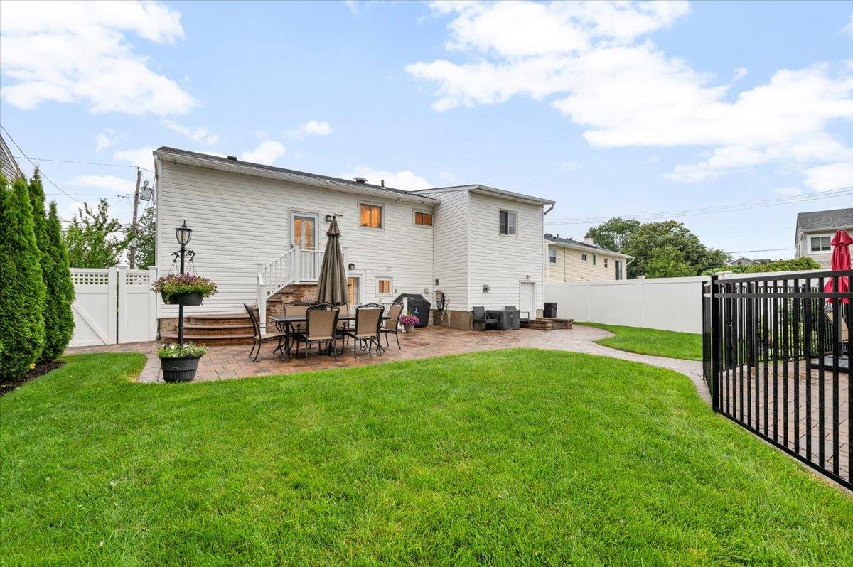2575 Mariners Avenue, Wantagh, NY 11793