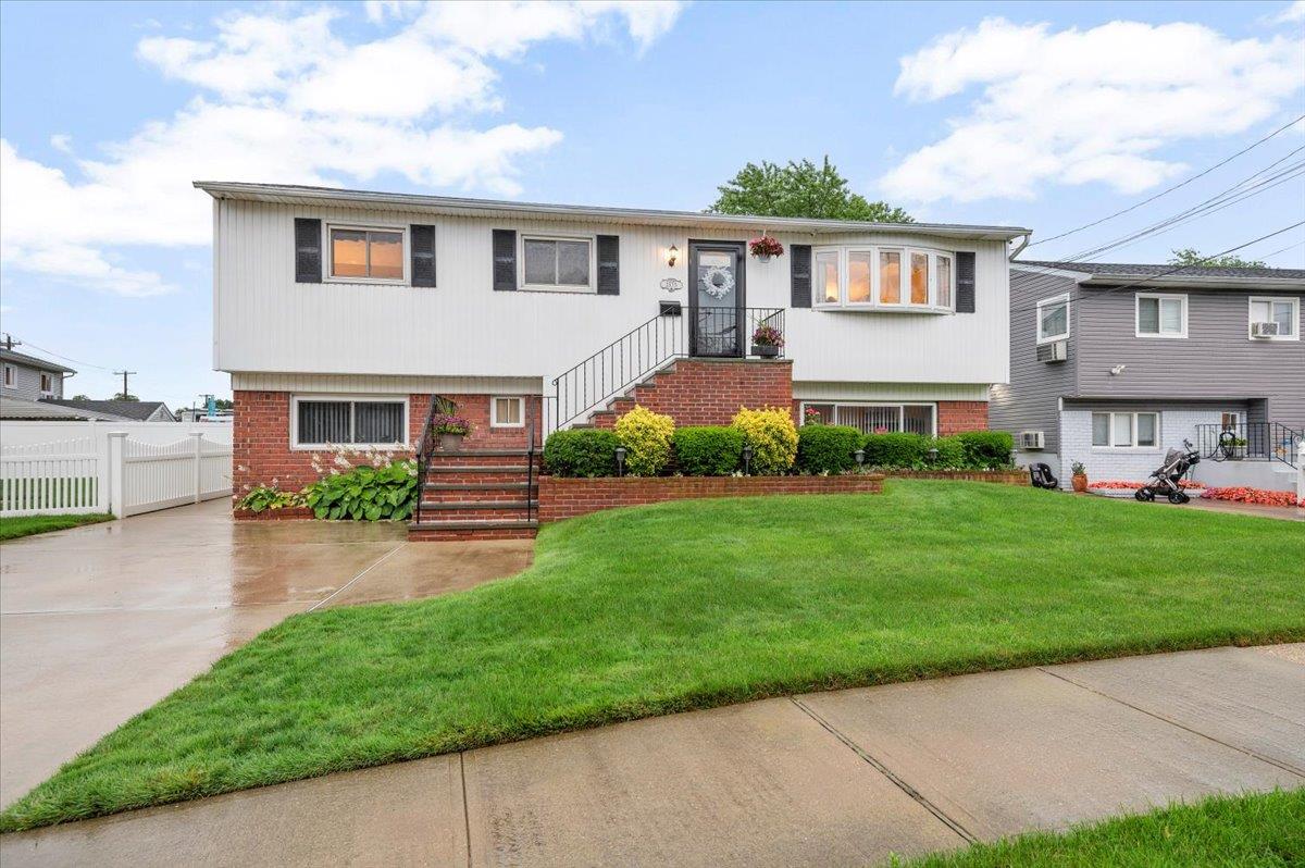 2575 Mariners Avenue, Wantagh, NY 11793