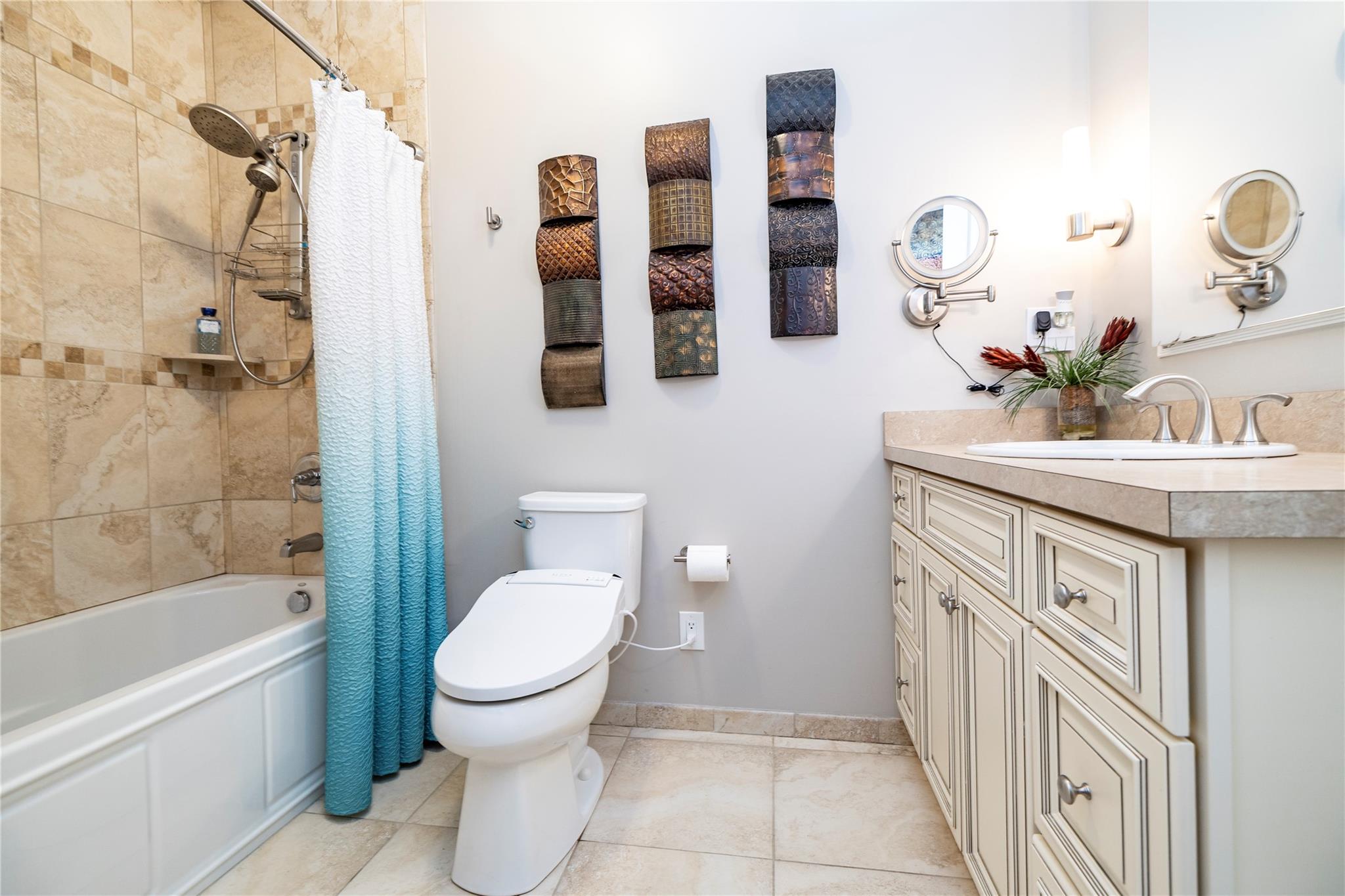 36 Nicole Court, Copiague, NY 11726