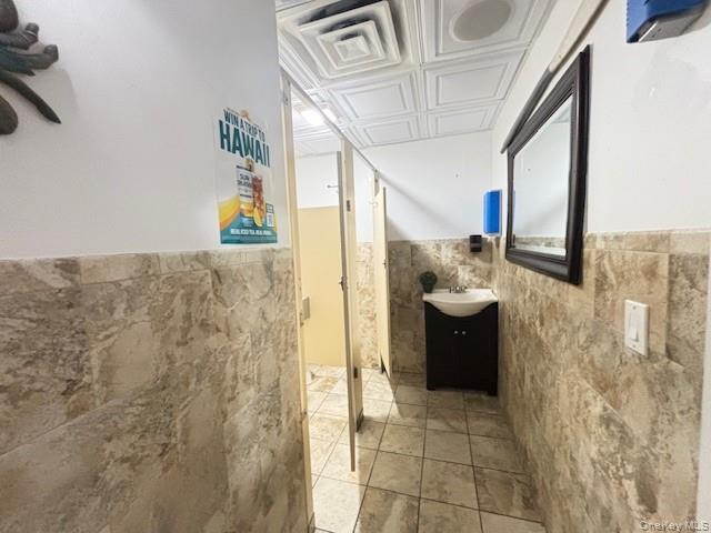 168 E Montauk Highway # 168, Lindenhurst, NY 11757