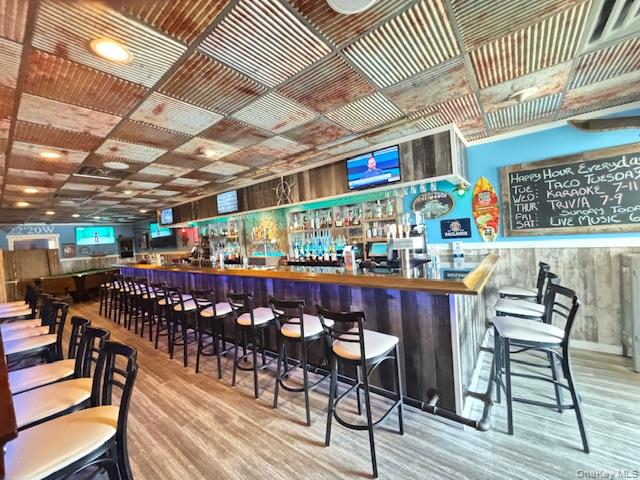 168 E Montauk Highway # 168, Lindenhurst, NY 11757