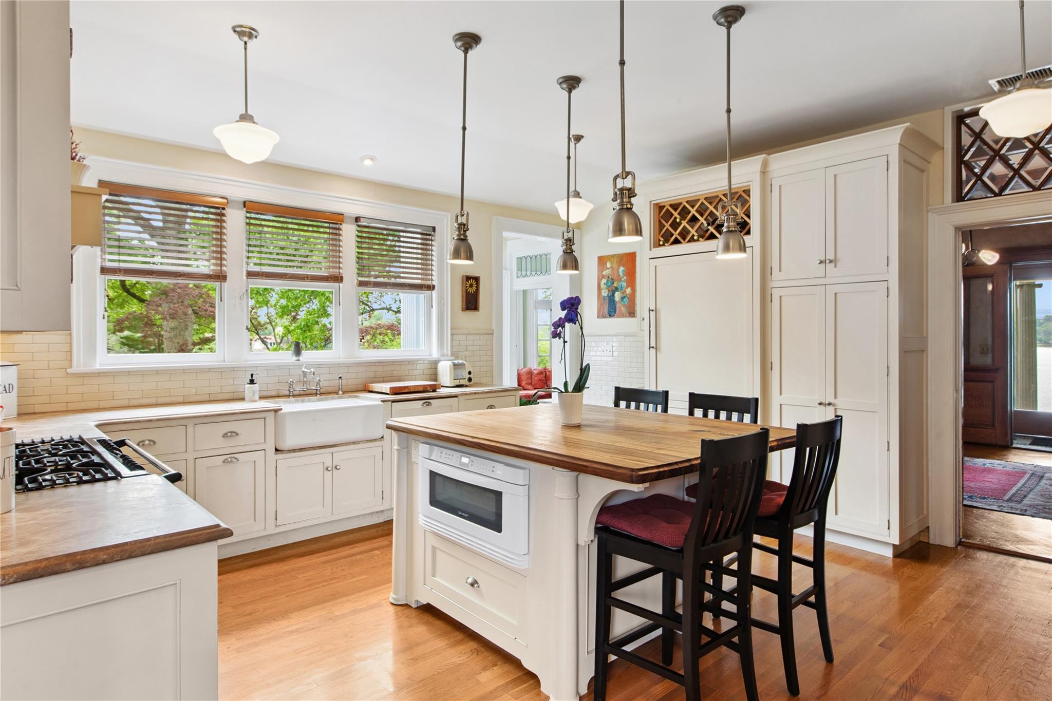 28 Shore Road, Douglaston, NY 11363