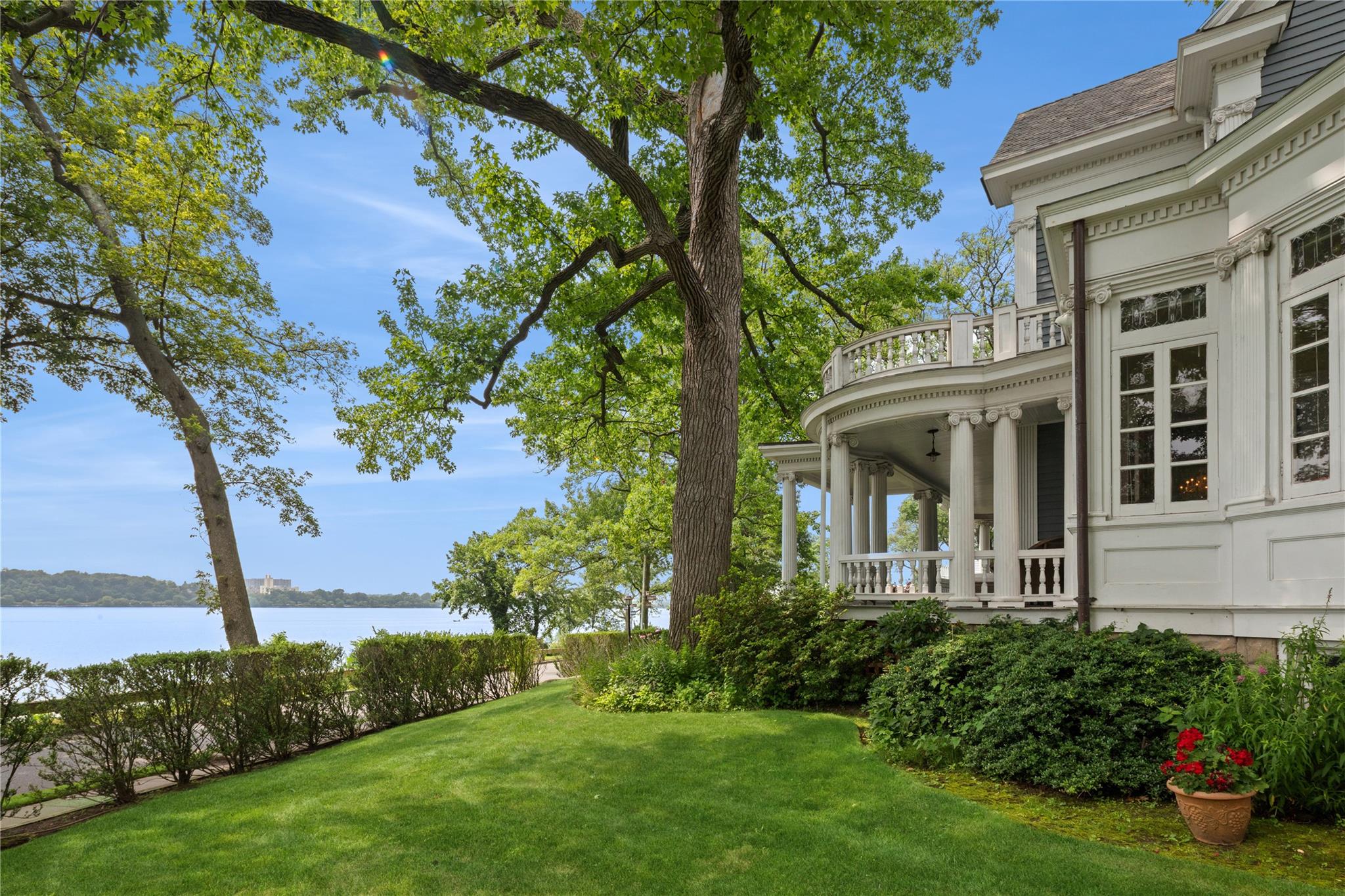 28 Shore Road, Douglaston, NY 11363