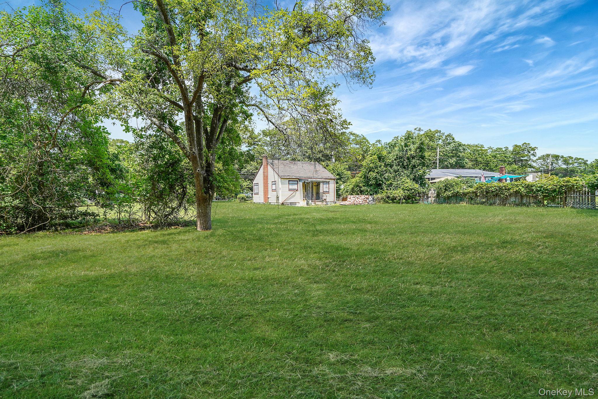 318 B Johnson Avenue, Ronkonkoma, NY 11779