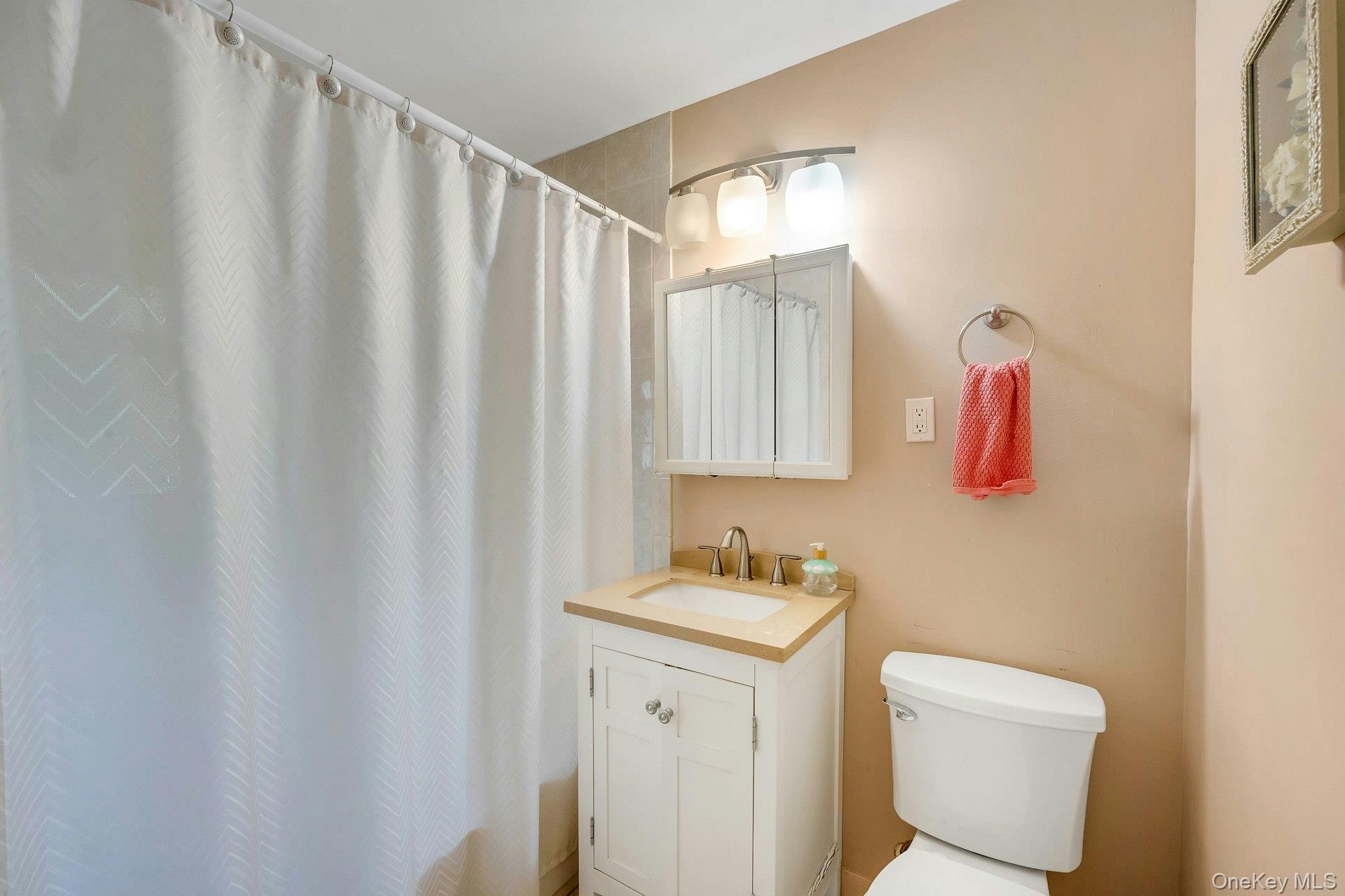 124 Robins # 124, New Rochelle, NY 10801