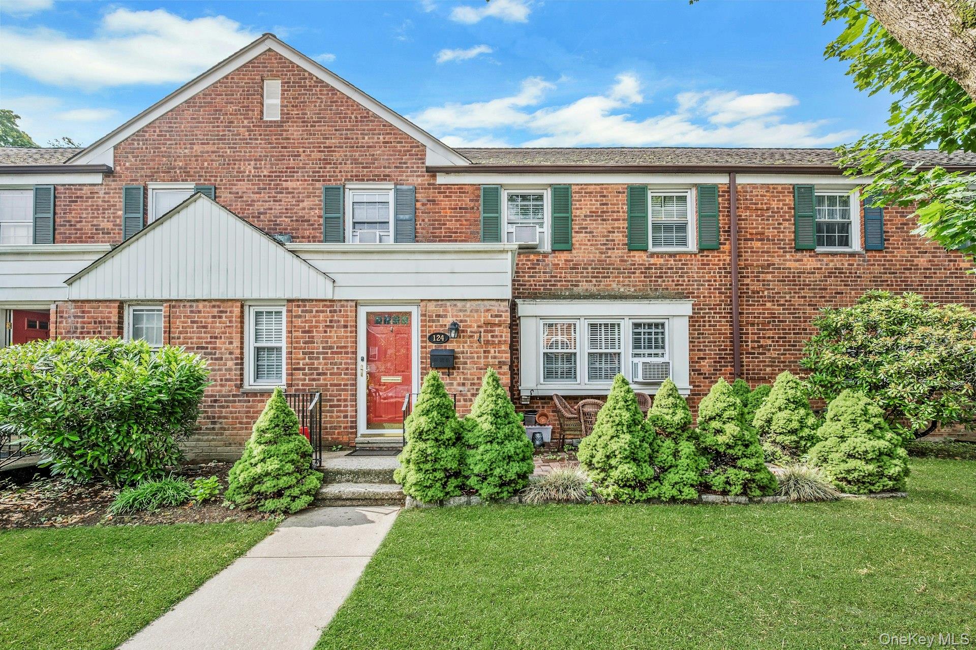 124 Robins # 124, New Rochelle, NY 10801