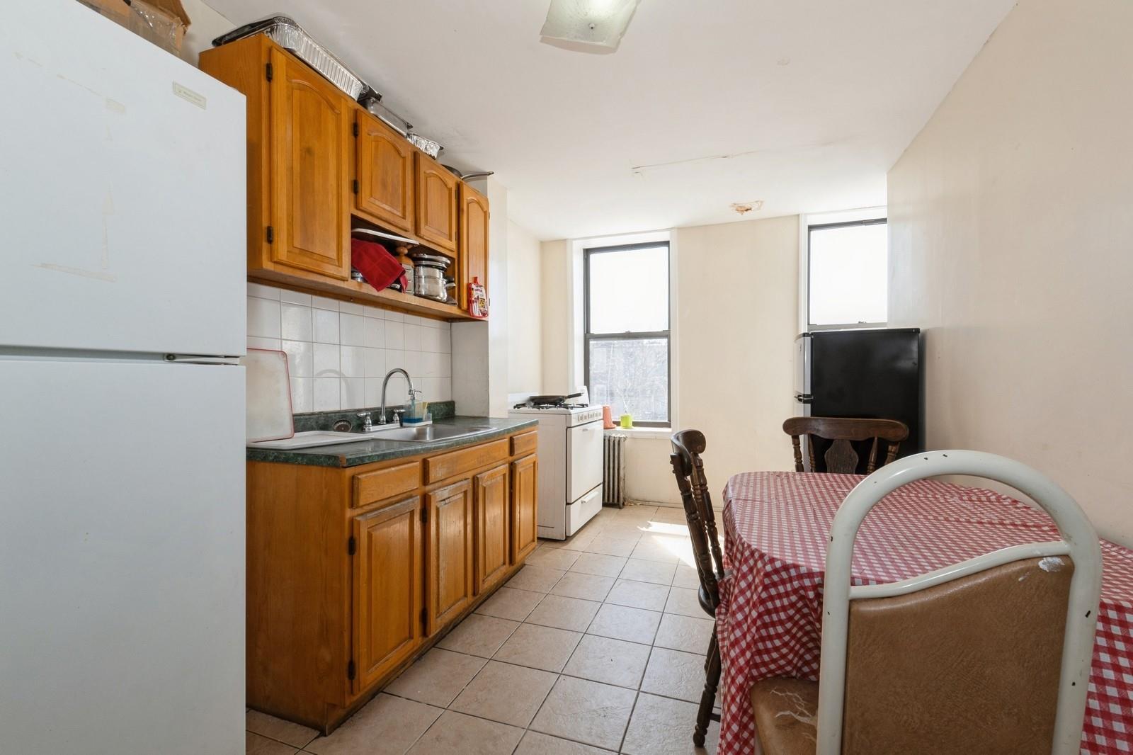 275 Howard Avenue, Brooklyn, NY 11233