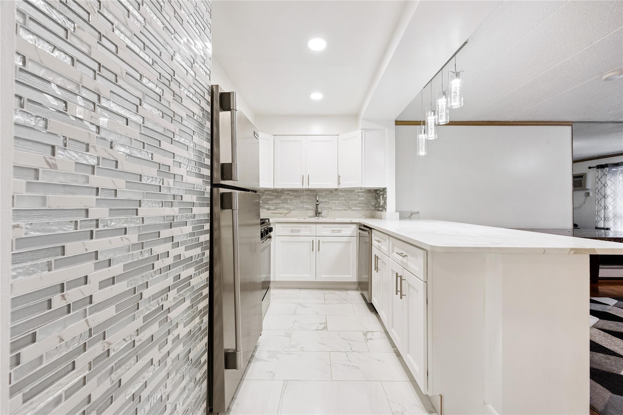 75-22 Parsons Boulevard # D2, Fresh Meadows, NY 11366