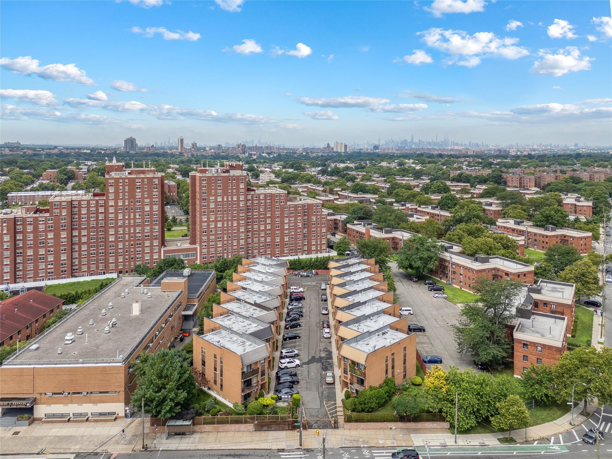 75-22 Parsons Boulevard # D2, Fresh Meadows, NY 11366