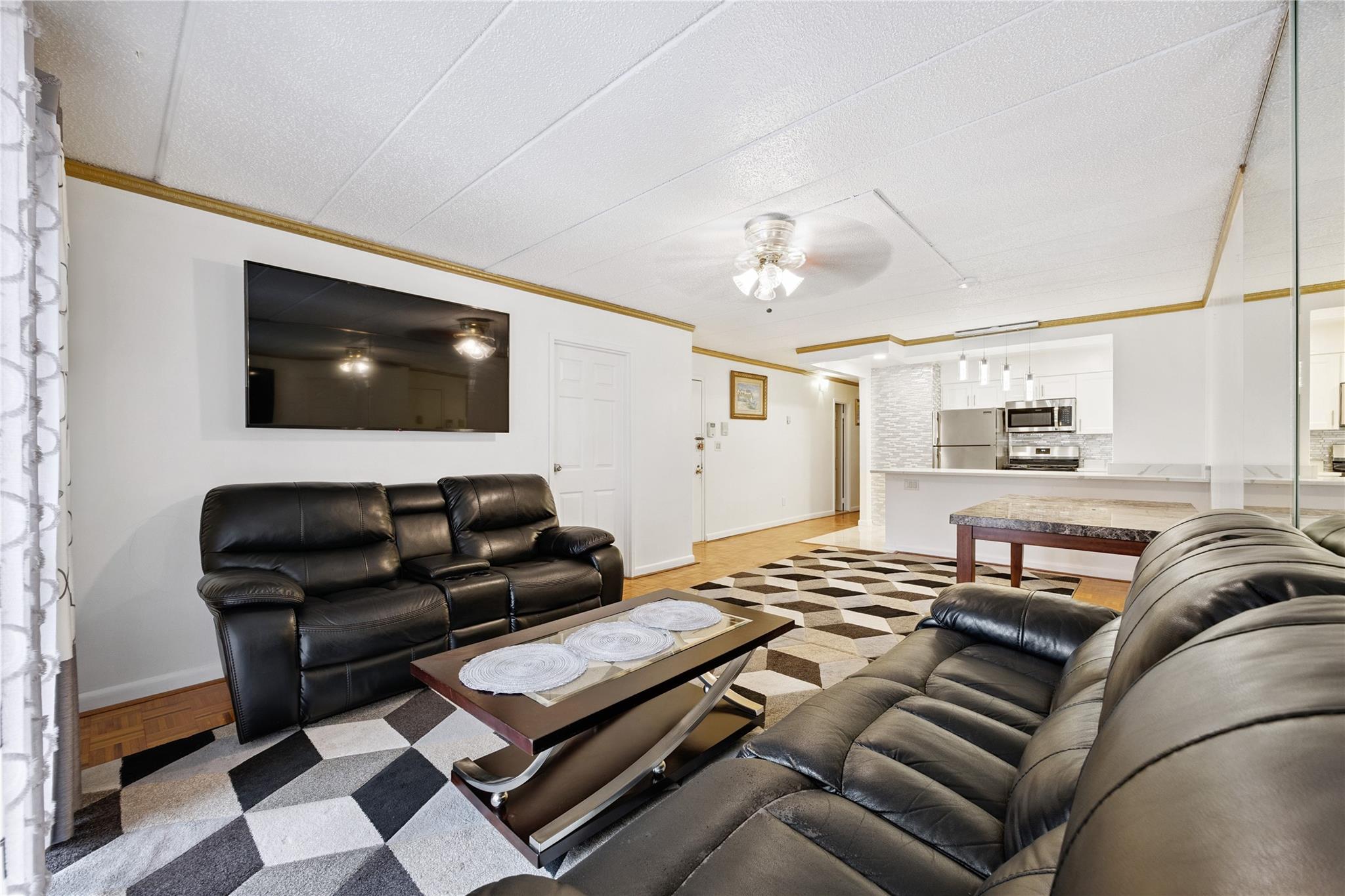 75-22 Parsons Boulevard # D2, Fresh Meadows, NY 11366