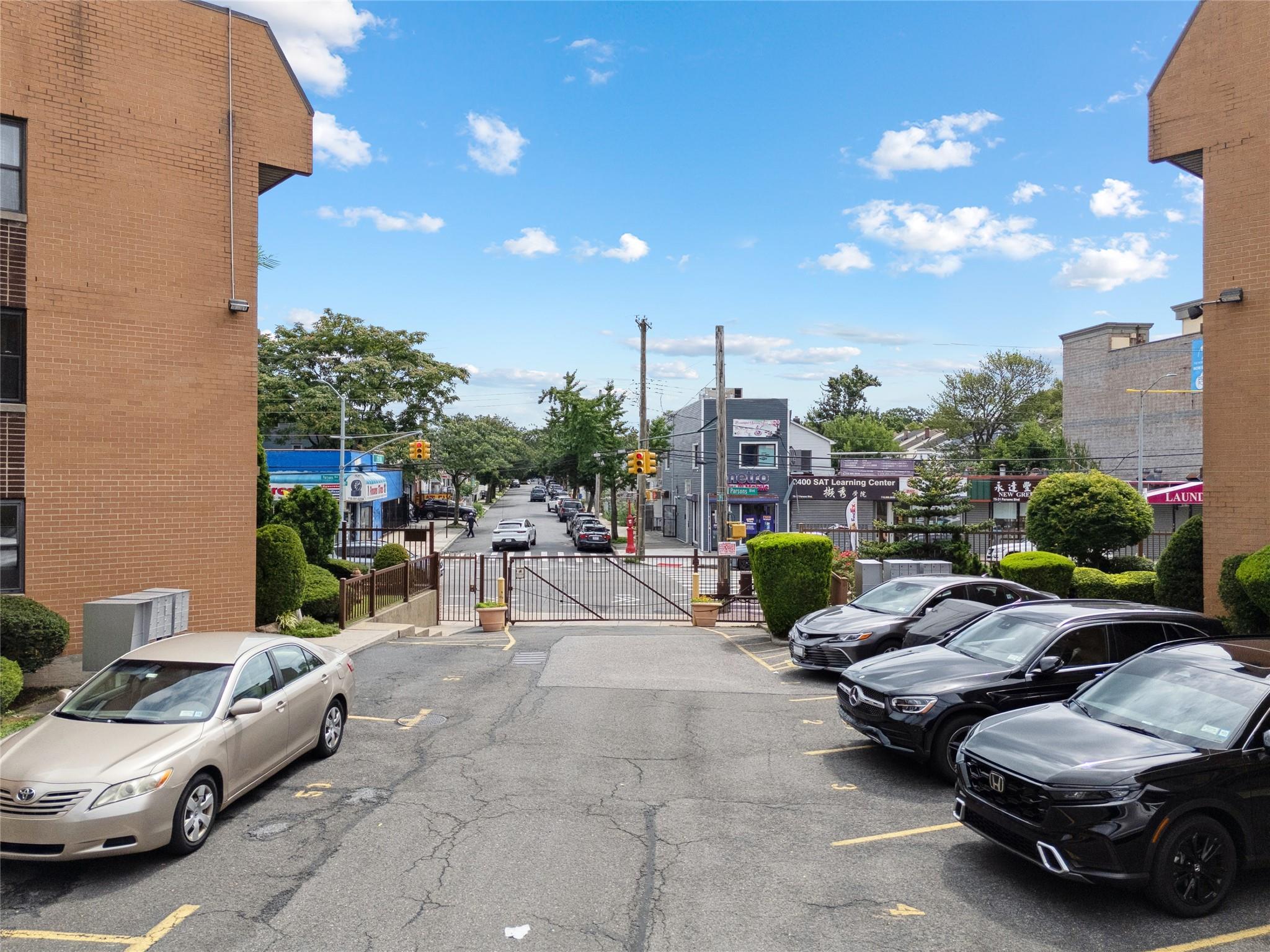 75-22 Parsons Boulevard # D2, Fresh Meadows, NY 11366