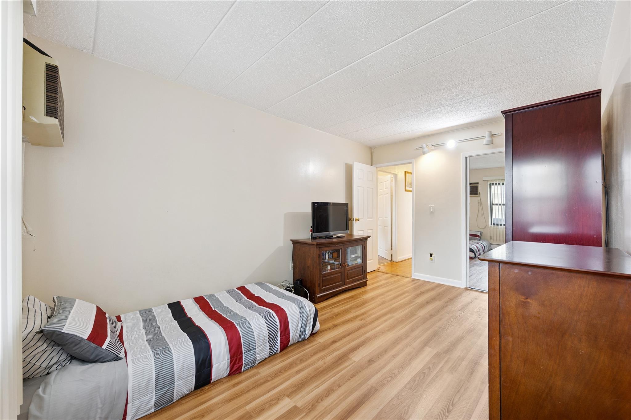 75-22 Parsons Boulevard # D2, Fresh Meadows, NY 11366