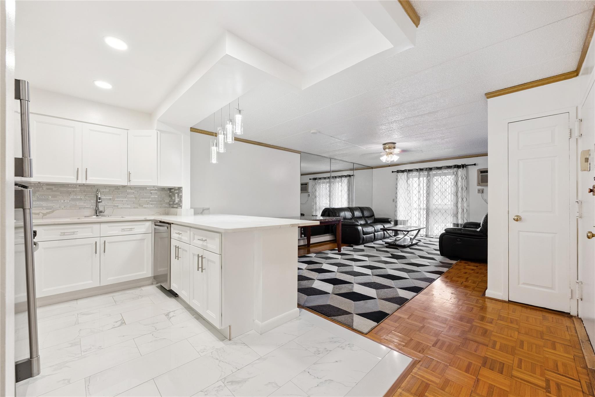 75-22 Parsons Boulevard # D2, Fresh Meadows, NY 11366