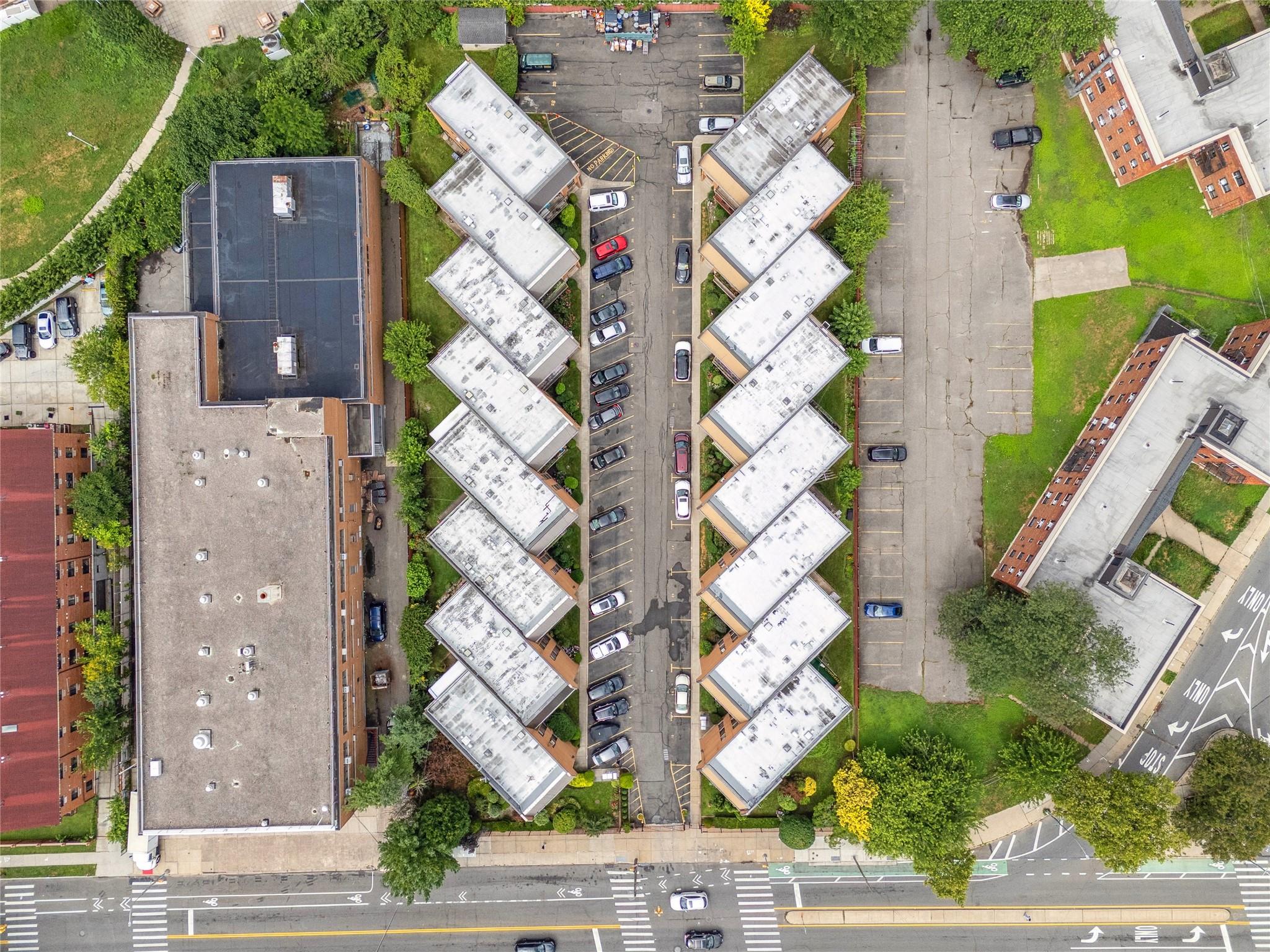 75-22 Parsons Boulevard # D2, Fresh Meadows, NY 11366