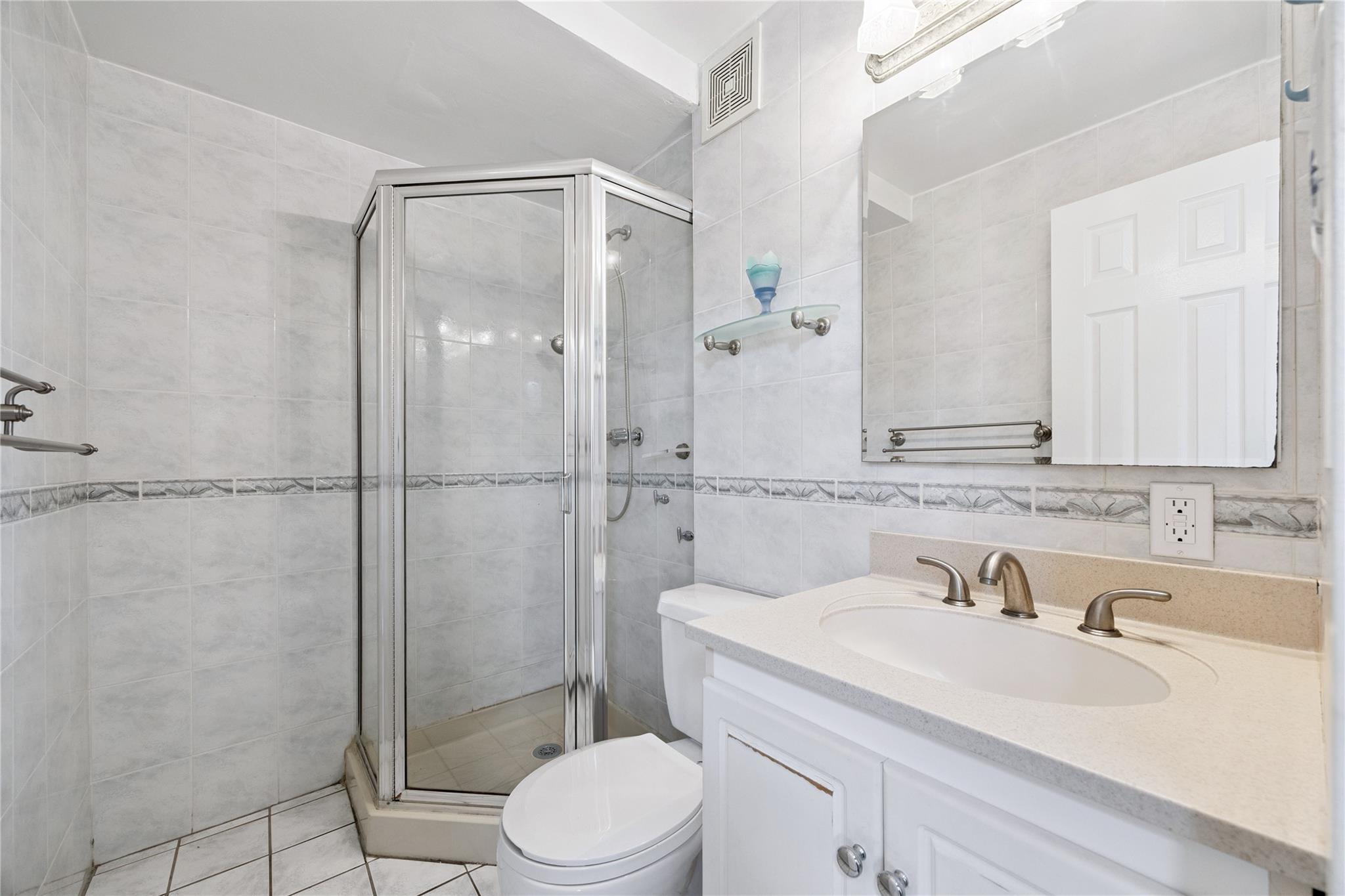 75-22 Parsons Boulevard # D2, Fresh Meadows, NY 11366