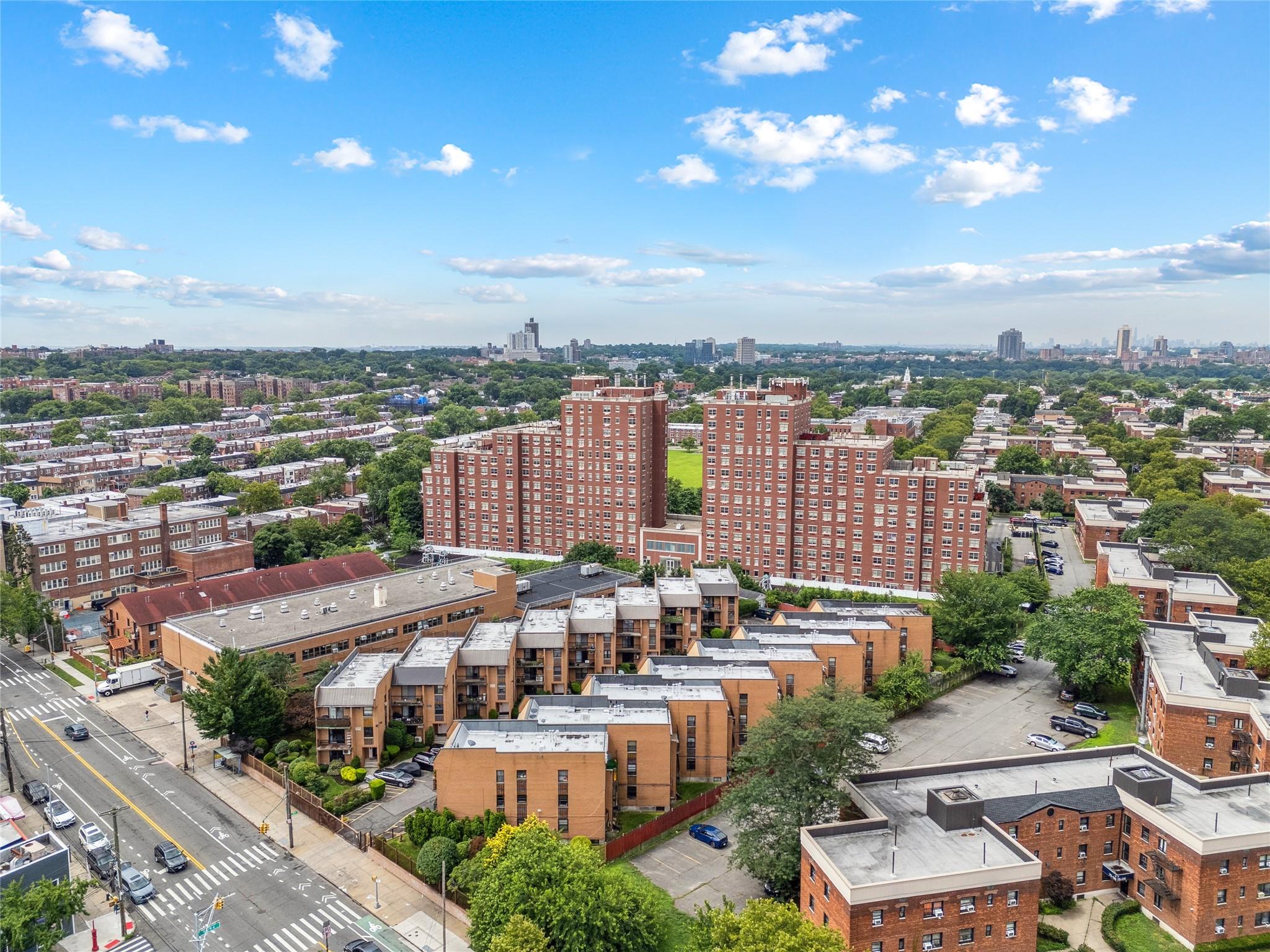 75-22 Parsons Boulevard # D2, Fresh Meadows, NY 11366