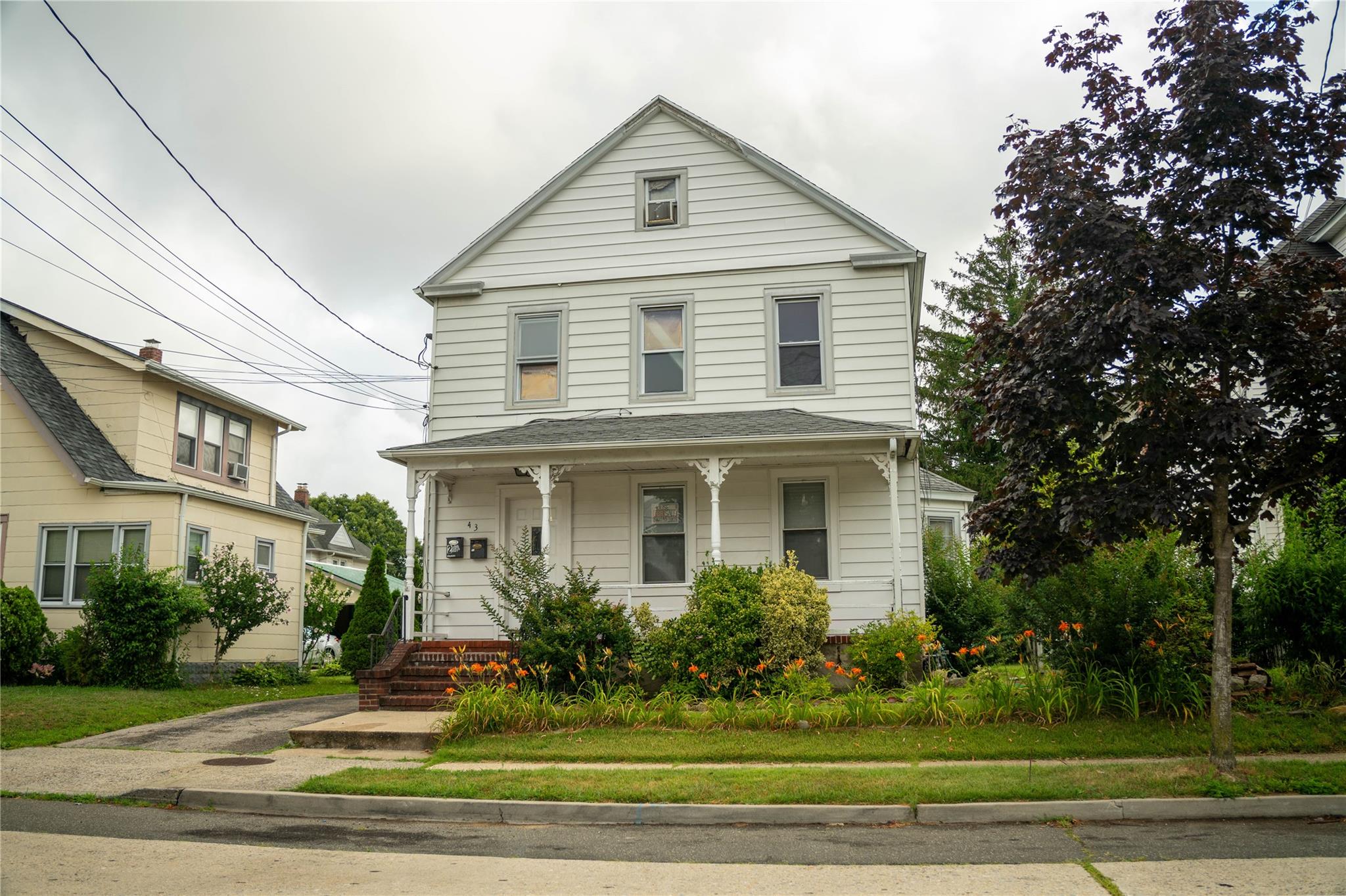 43 W Valley Stream Boulevard, Valley Stream, NY 11580