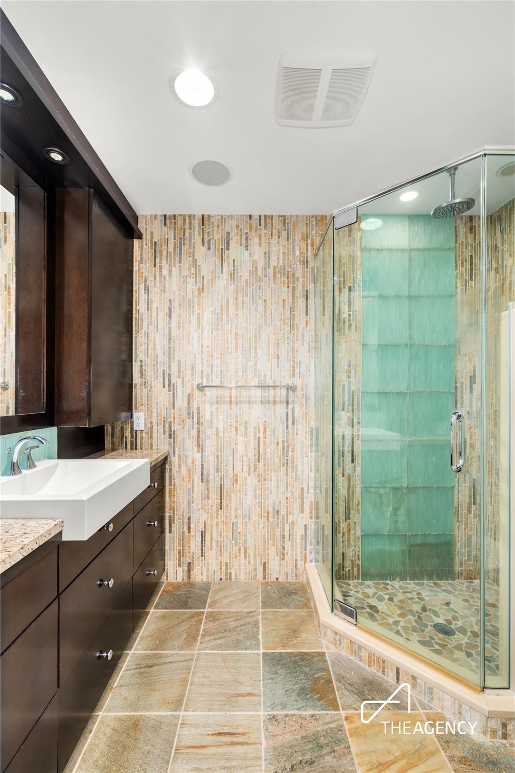 50 Ships Point Lane, Oyster Bay, NY 11771