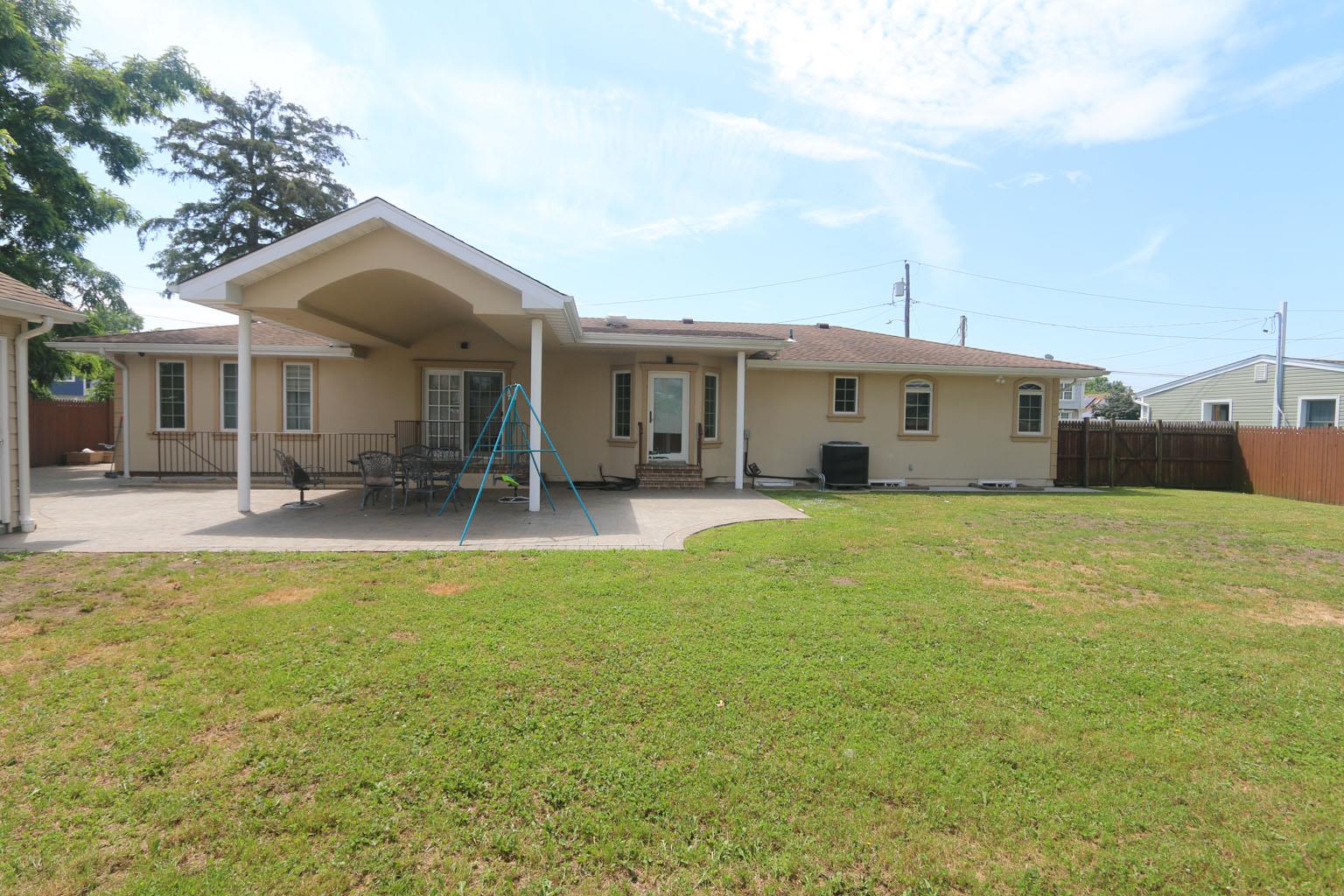 148 Spruce Street, Lindenhurst, NY 11757