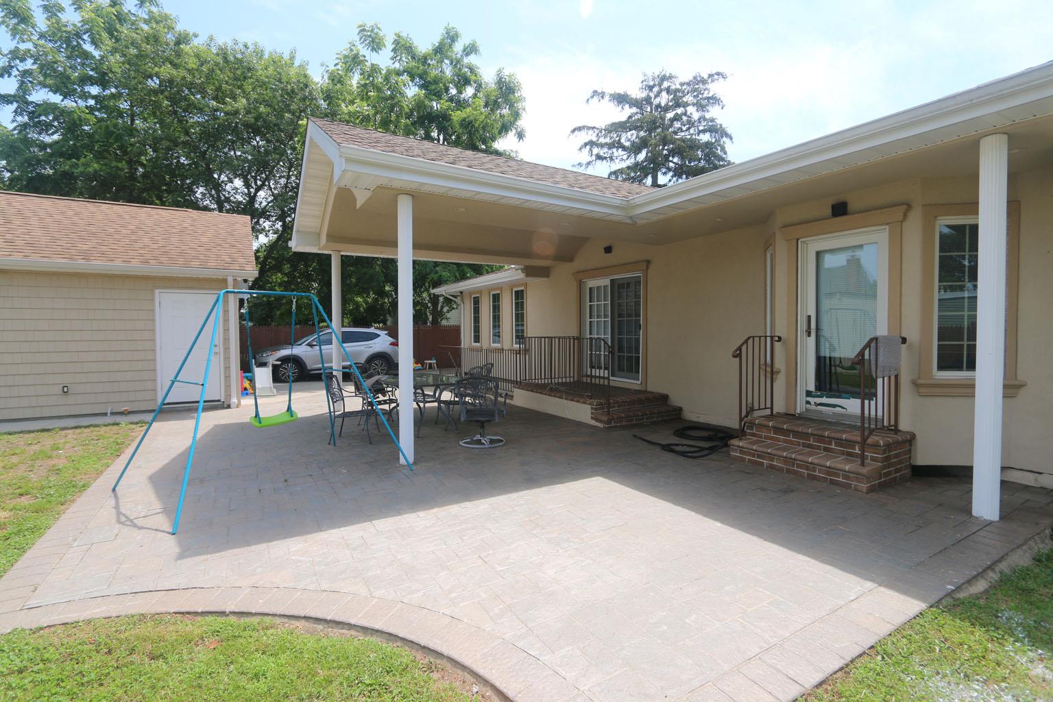 148 Spruce Street, Lindenhurst, NY 11757