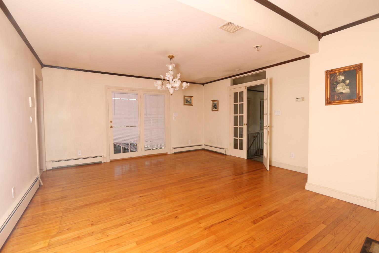 148 Spruce Street, Lindenhurst, NY 11757