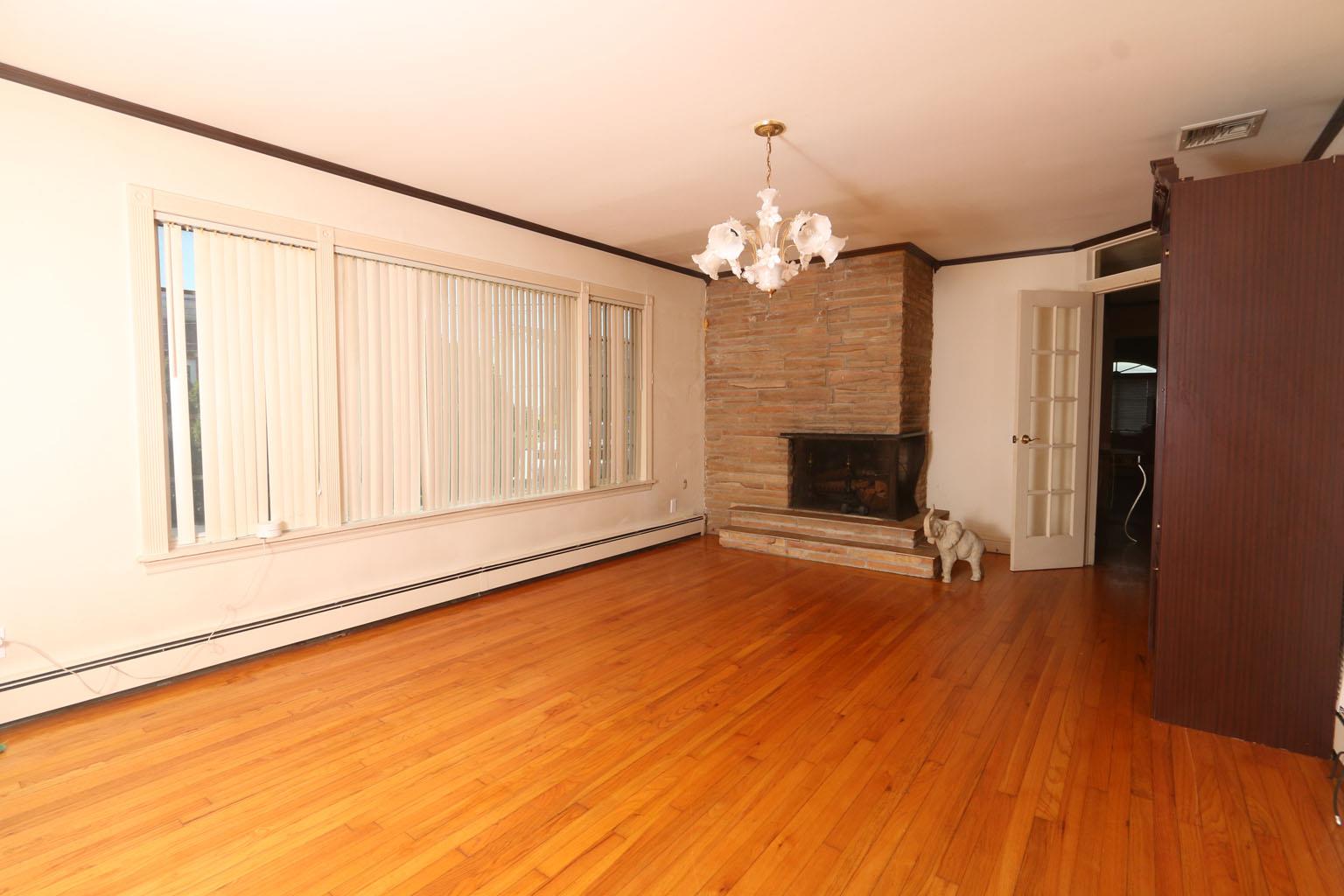 148 Spruce Street, Lindenhurst, NY 11757