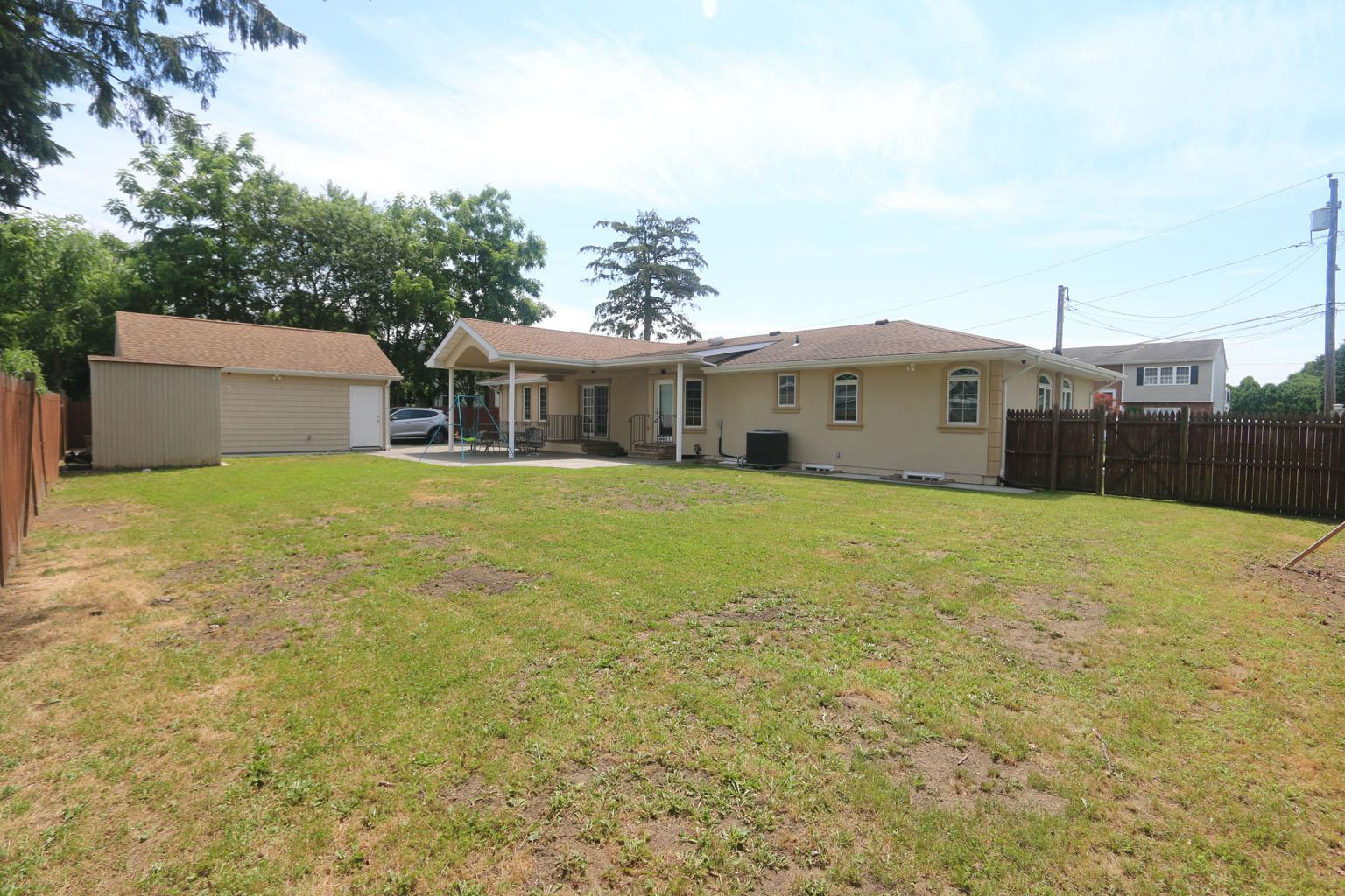 148 Spruce Street, Lindenhurst, NY 11757