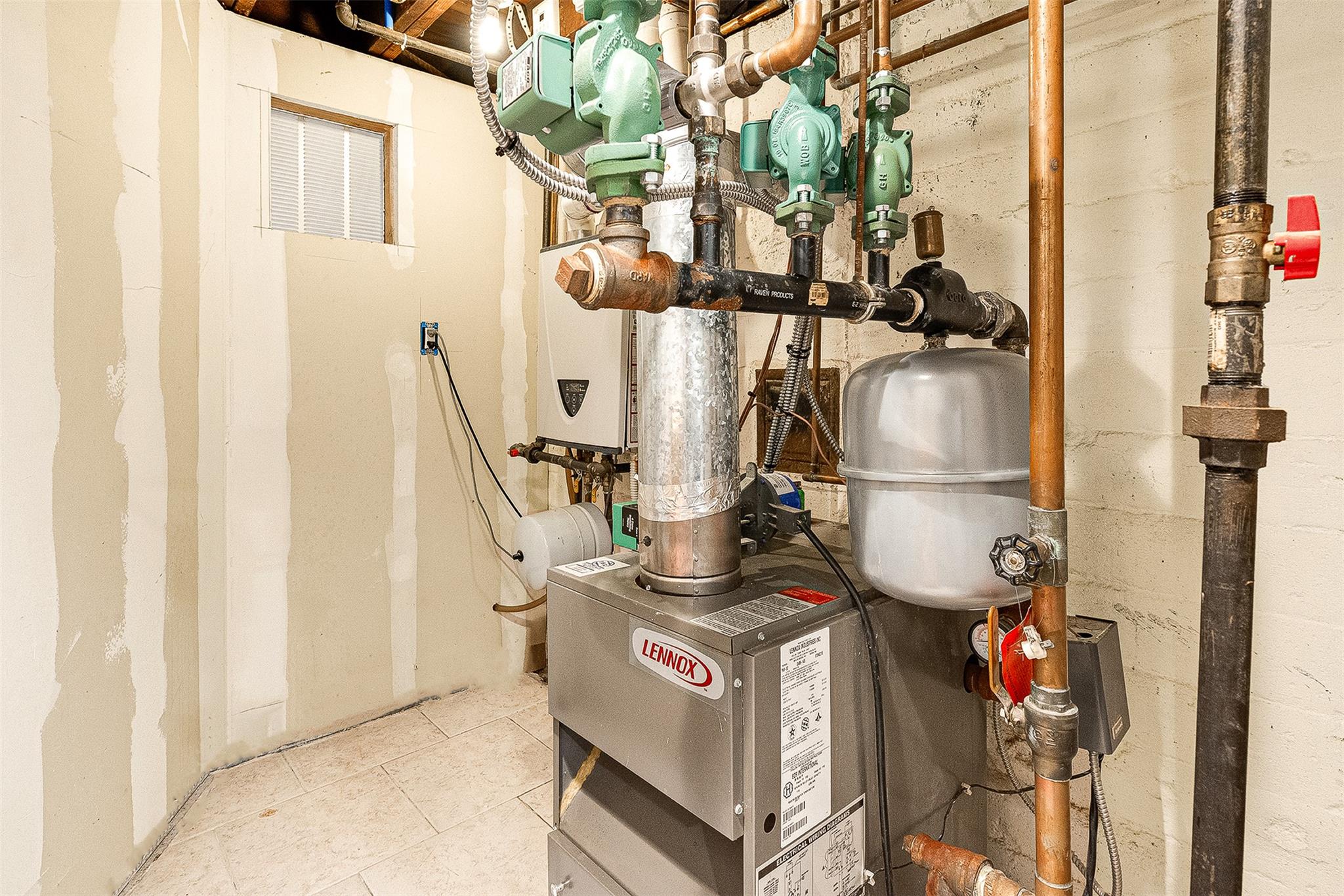 3 Grant Avenue, Albertson, NY 11507