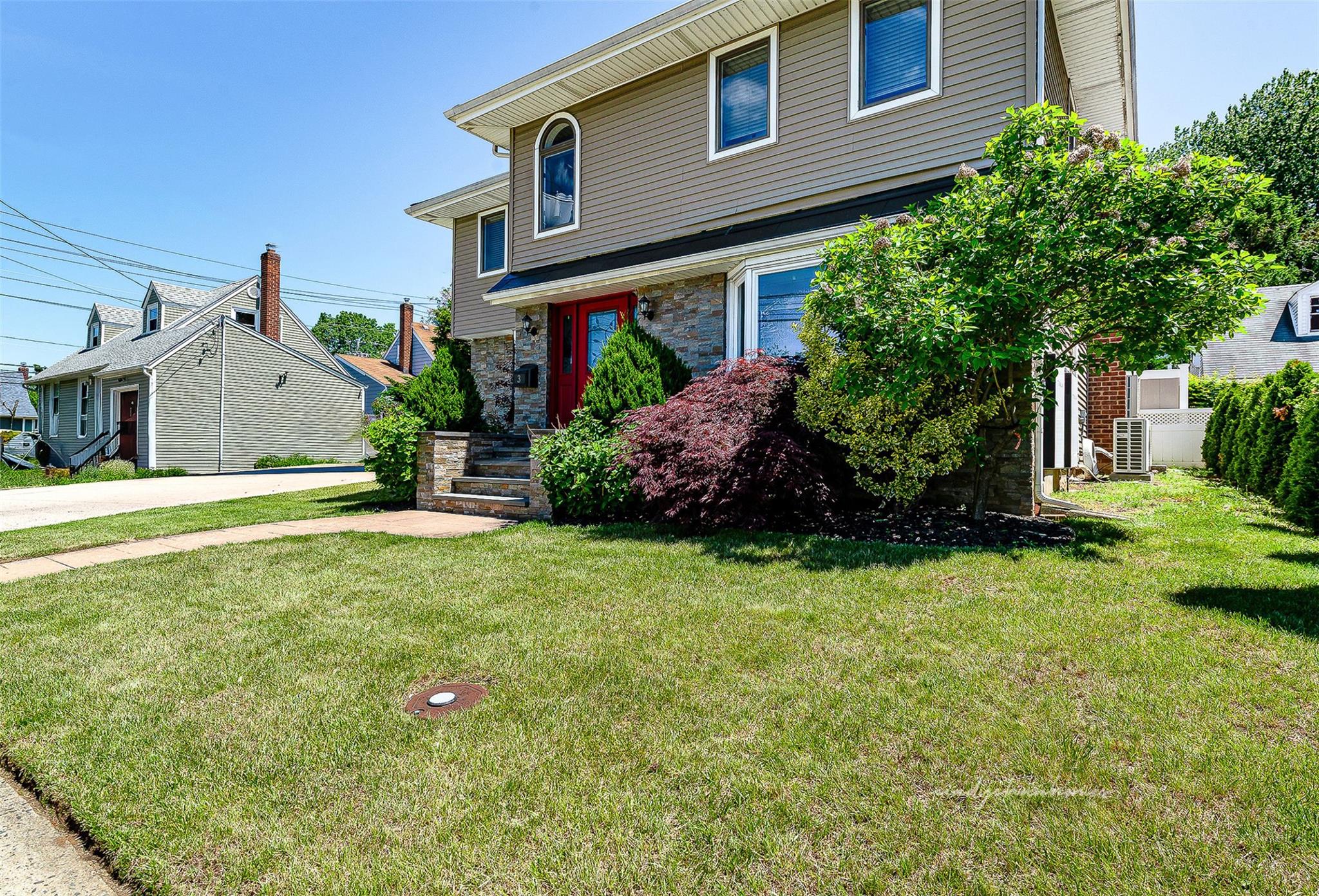 3 Grant Avenue, Albertson, NY 11507