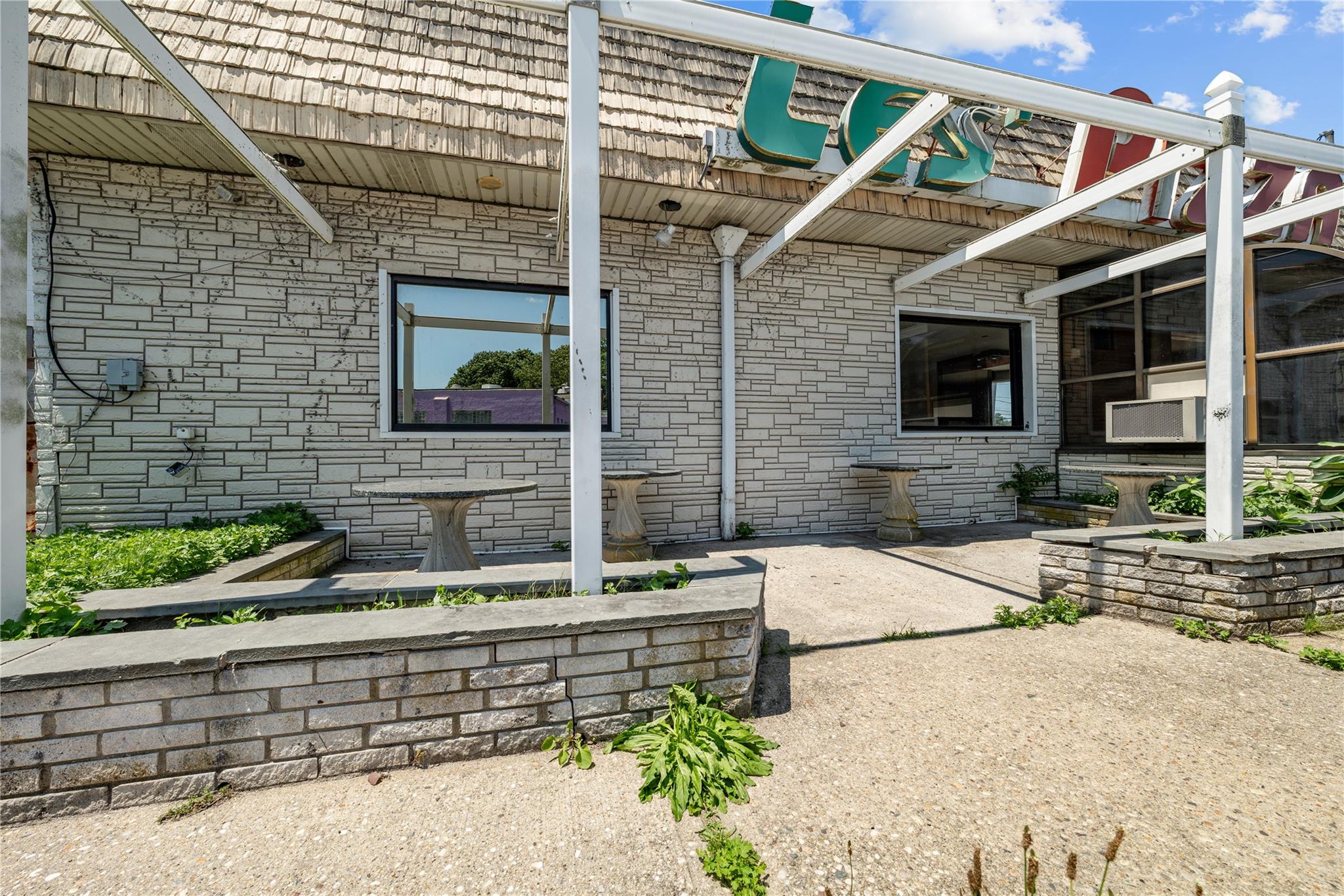 15 S Country Road, East Patchogue, NY 11772