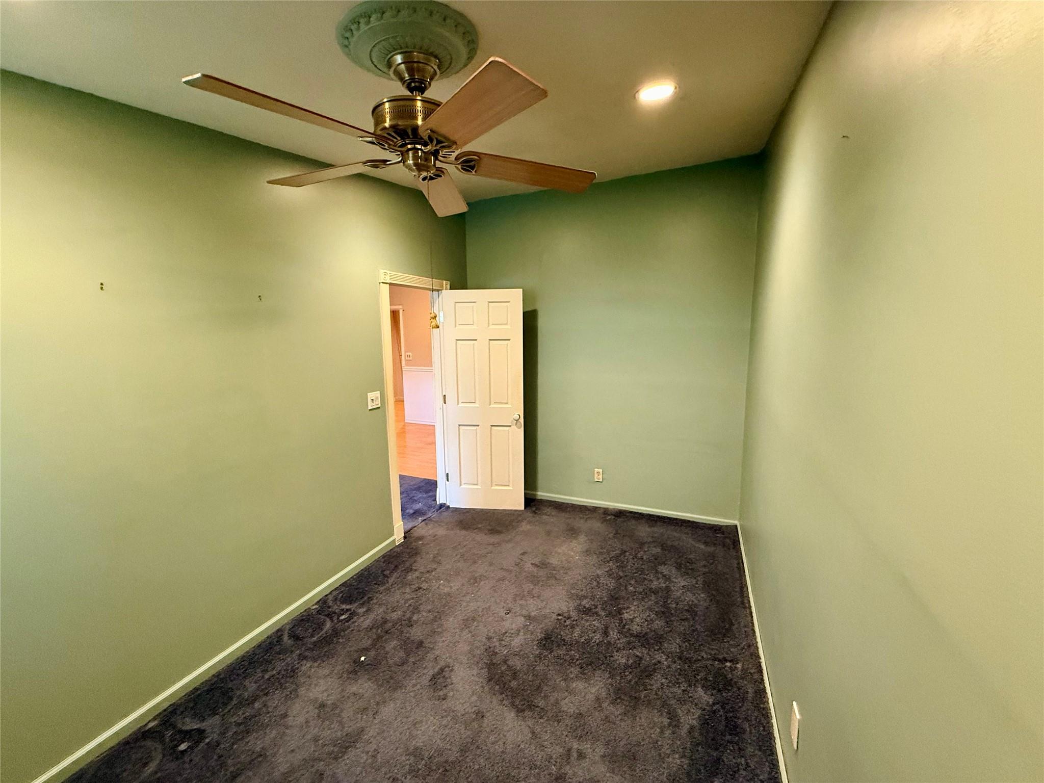 18 Ivy Street # 1B, Farmingdale, NY 11735