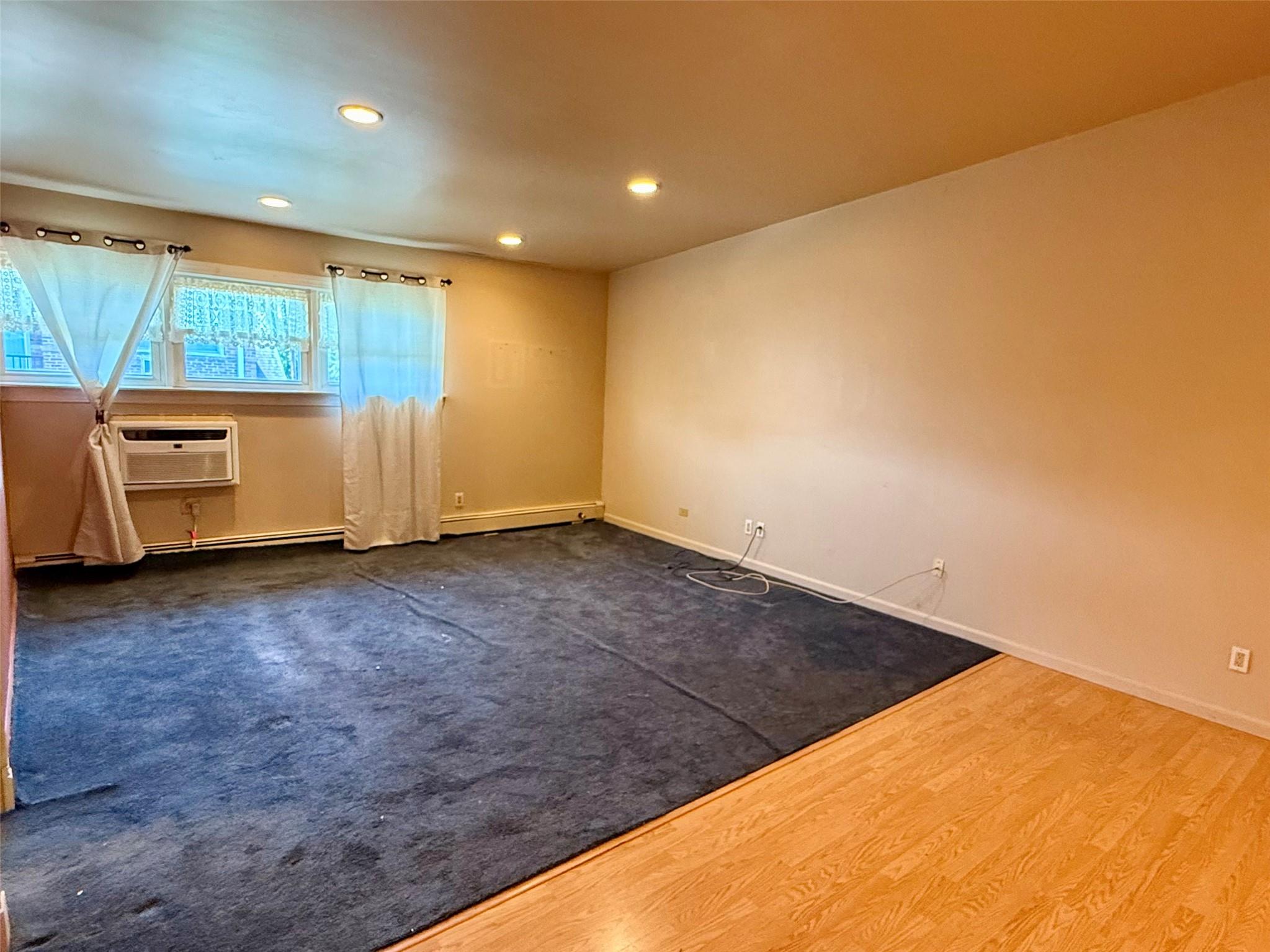 18 Ivy Street # 1B, Farmingdale, NY 11735