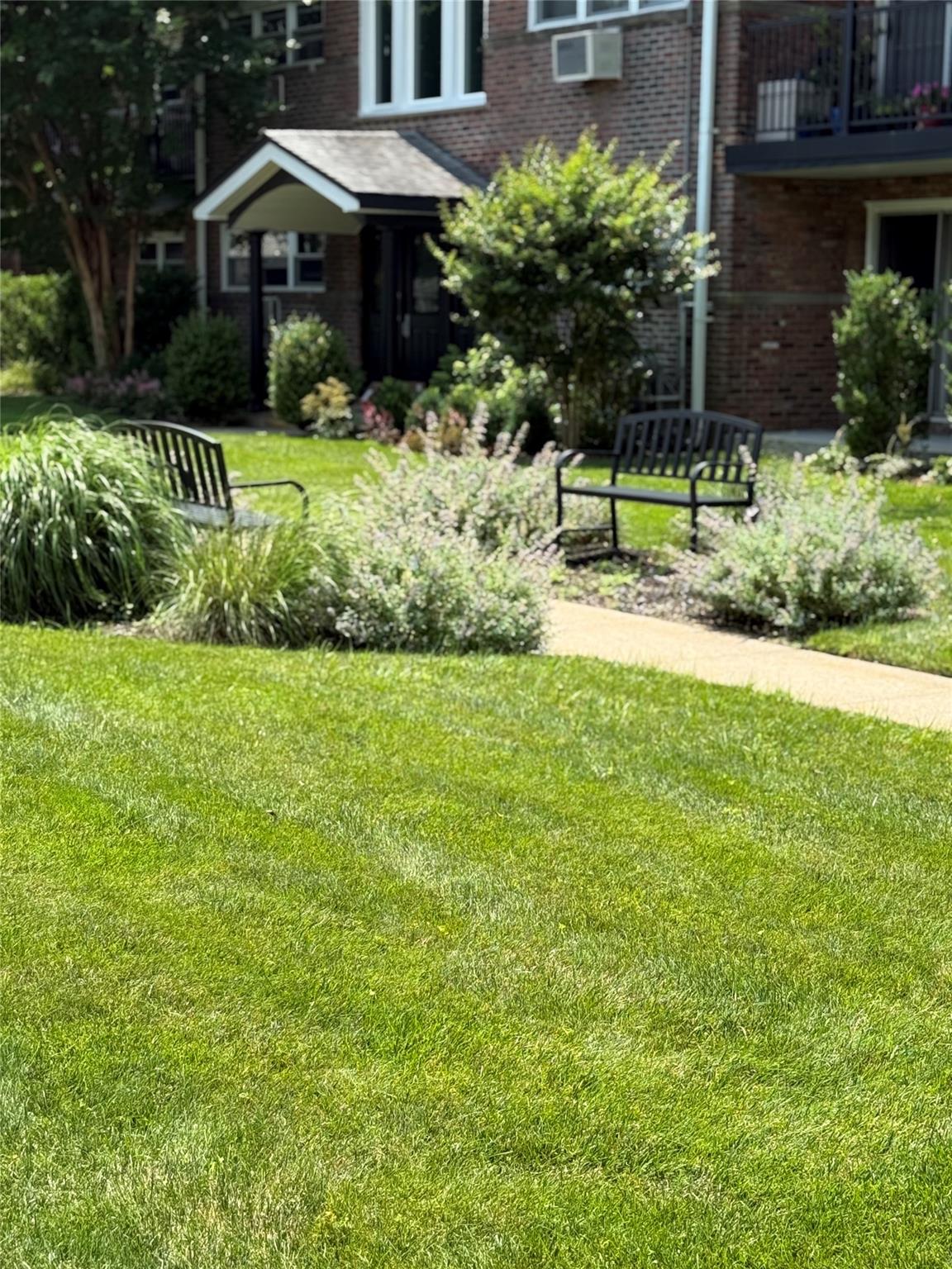 18 Ivy Street # 1B, Farmingdale, NY 11735